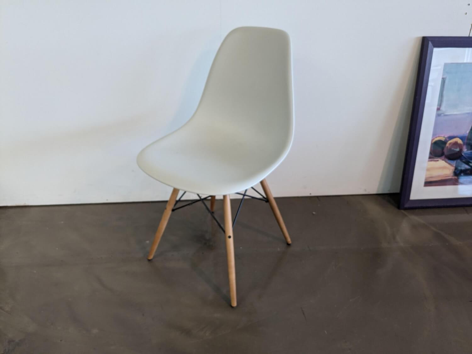 Eames Kunststoff-Seitenstuhl DSW Sitzschale Kunststoff Weiß