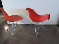 Vitra Eames Plastic Sidechair und Armchair Rot Kunststoff