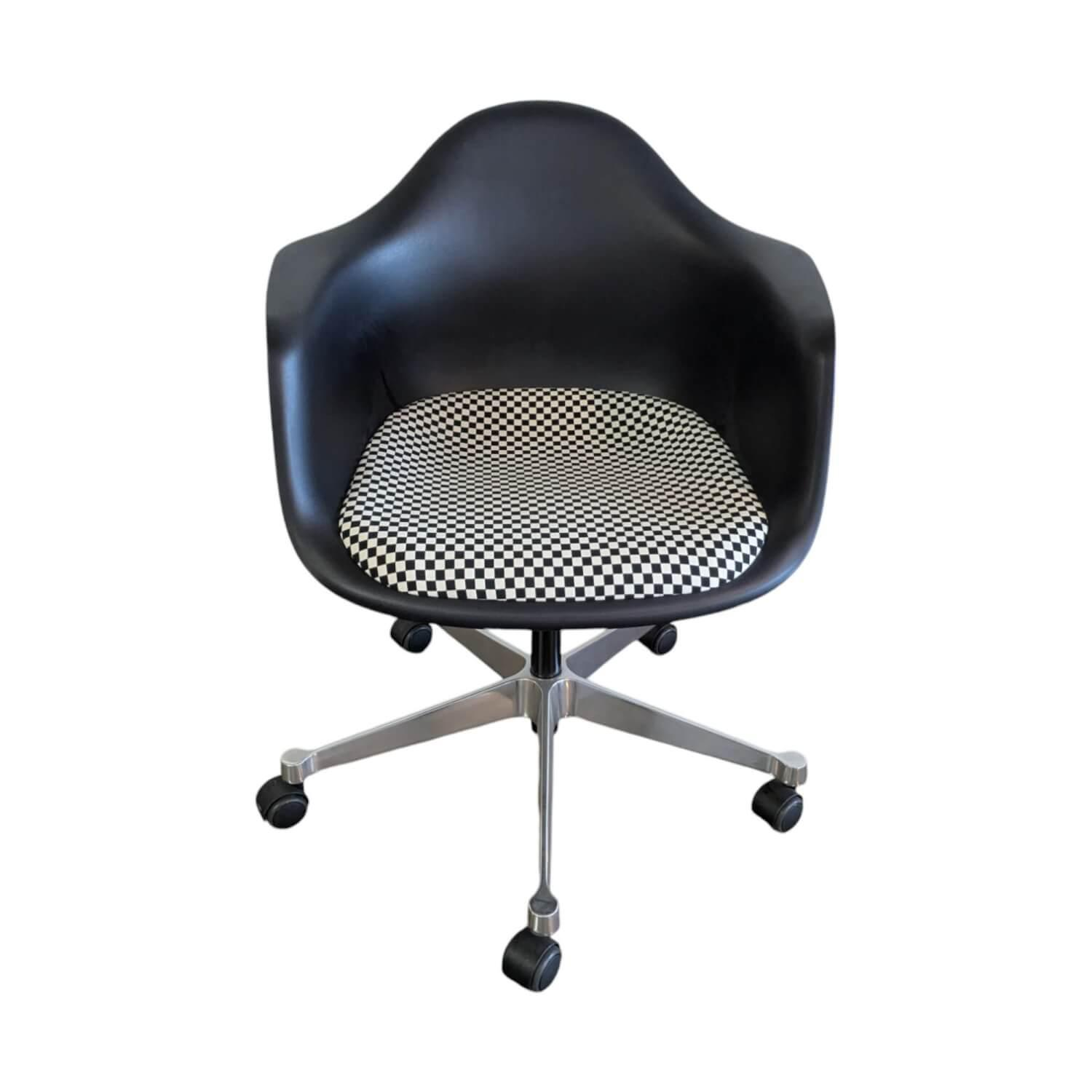 Eames Kunststoff Sessel PACC Stoff Checker Schwarz Weiß