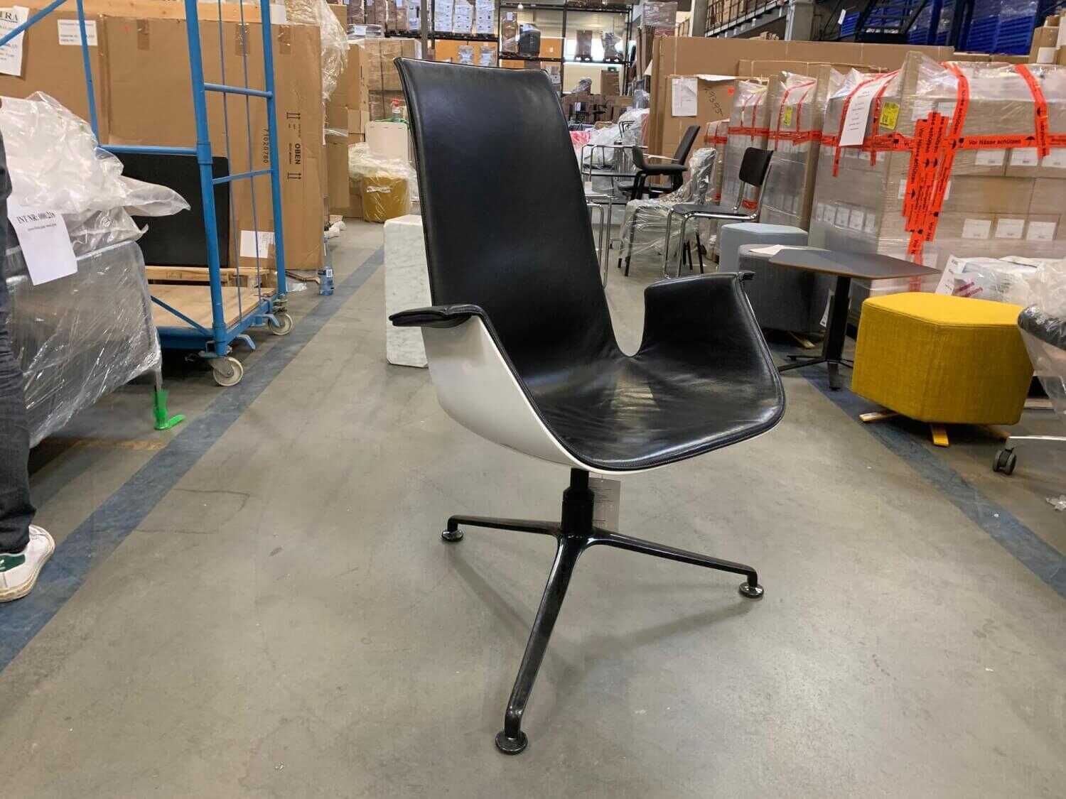 Schalensessel FK Leder Schwarz Schale Weiß Gestell Aluminium