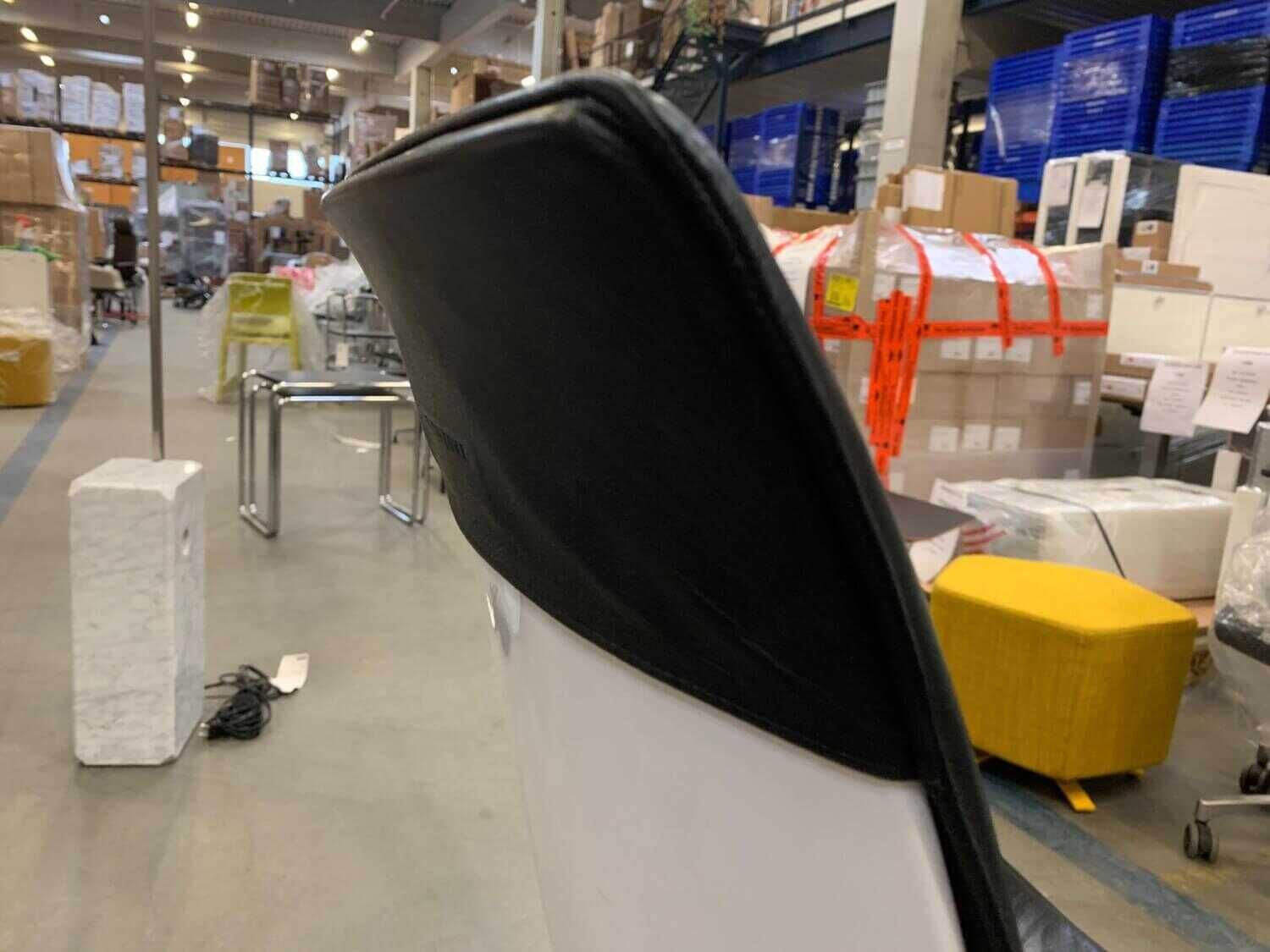 Schalensessel FK Leder Schwarz Schale Weiß Gestell Aluminium