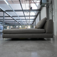 Tama Living Sofa Stoff Duala 7672 Schach Grau Kufen Nussbaum