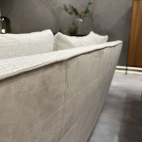 Walter Knoll Ishino Sofa Garbo Stoff Beige mit Kissen