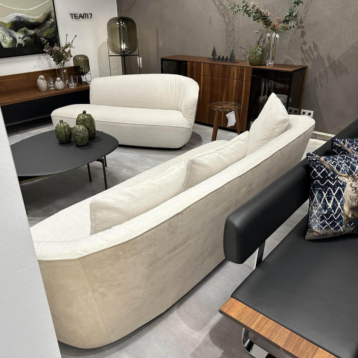Walter Knoll Ishino Sofa Garbo Stoff Beige mit Kissen