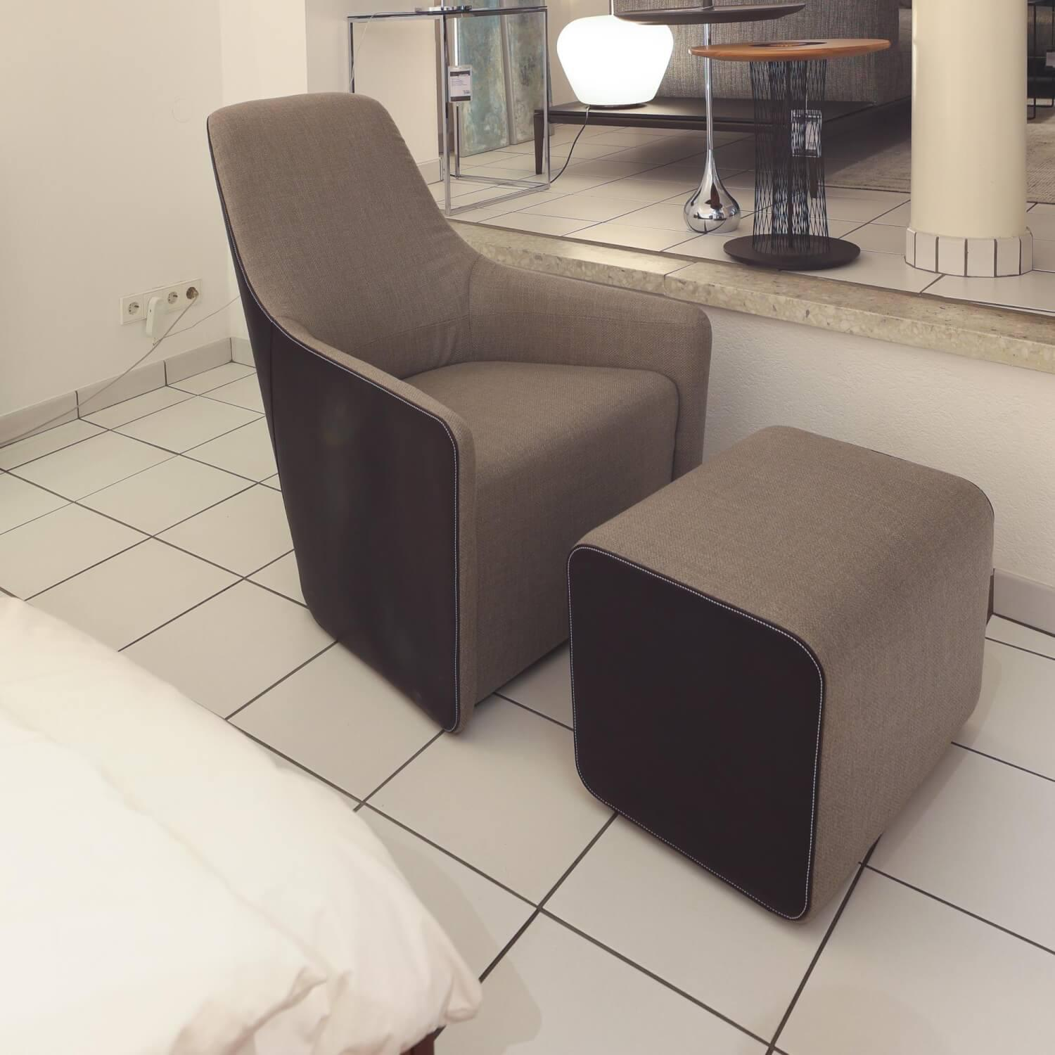 Walter Knoll Foster 520 Armlehnsessel mit Hocker, Stoff
