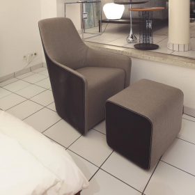 Walter Knoll Foster 520 Armlehnsessel mit Hocker, Stoff