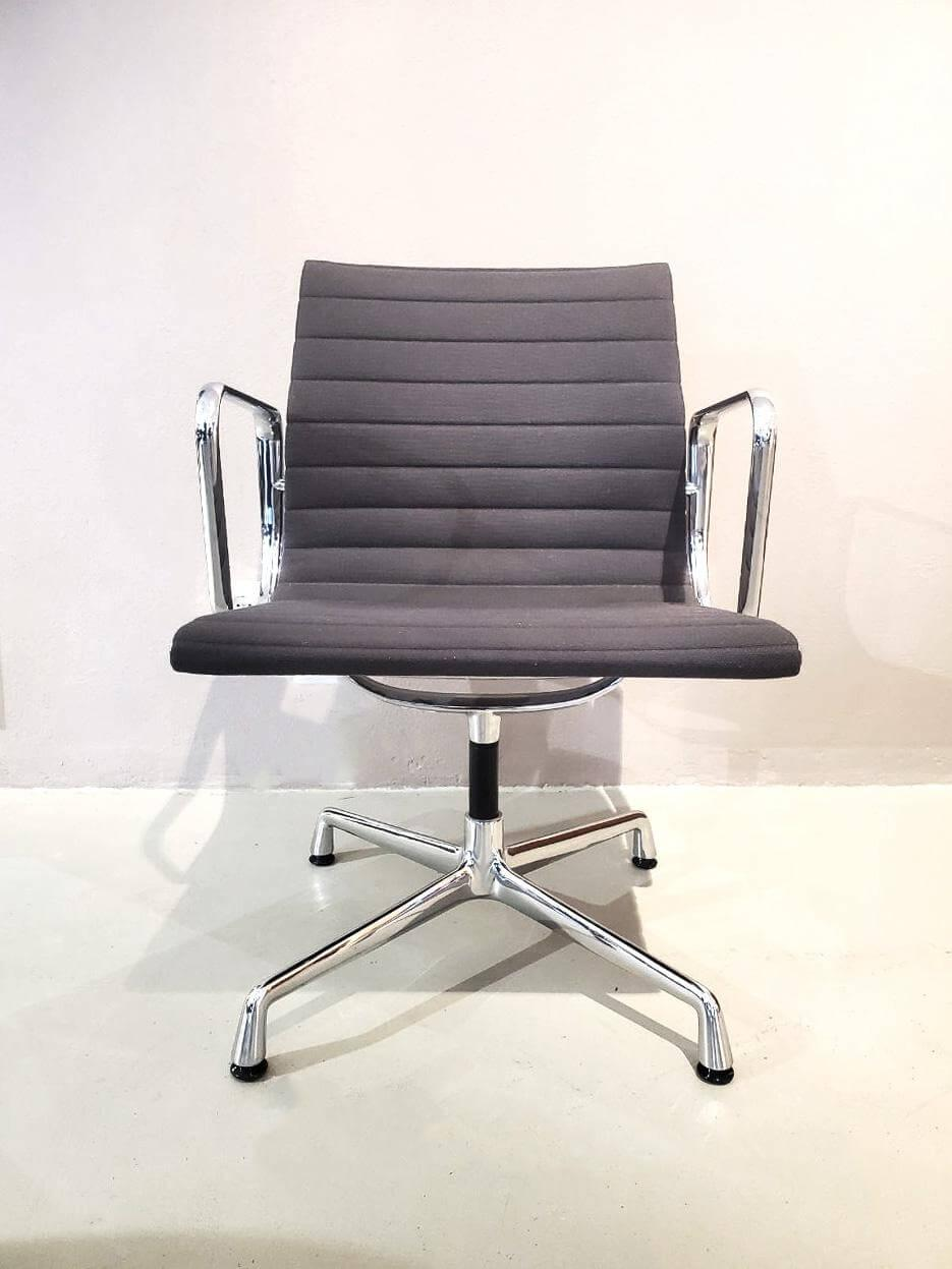 Vitra Stuhl Aluminium EA 108 Stoff Schwarz