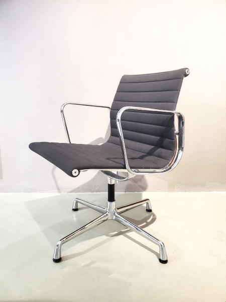 Vitra Stuhl Aluminium EA 108 Stoff Schwarz