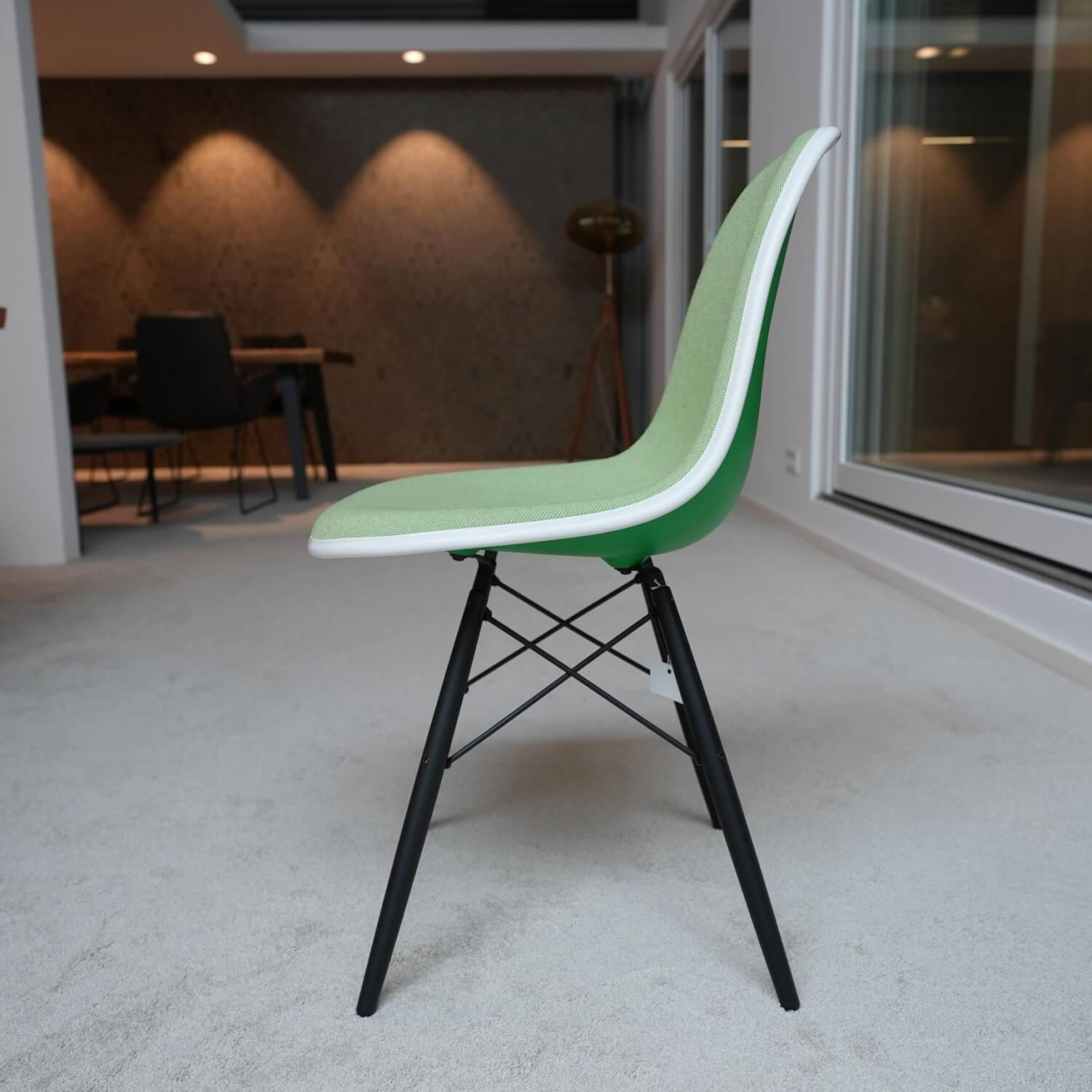 Eames Sidechair DSW Vollpolster Wiesengrün Elfenbein