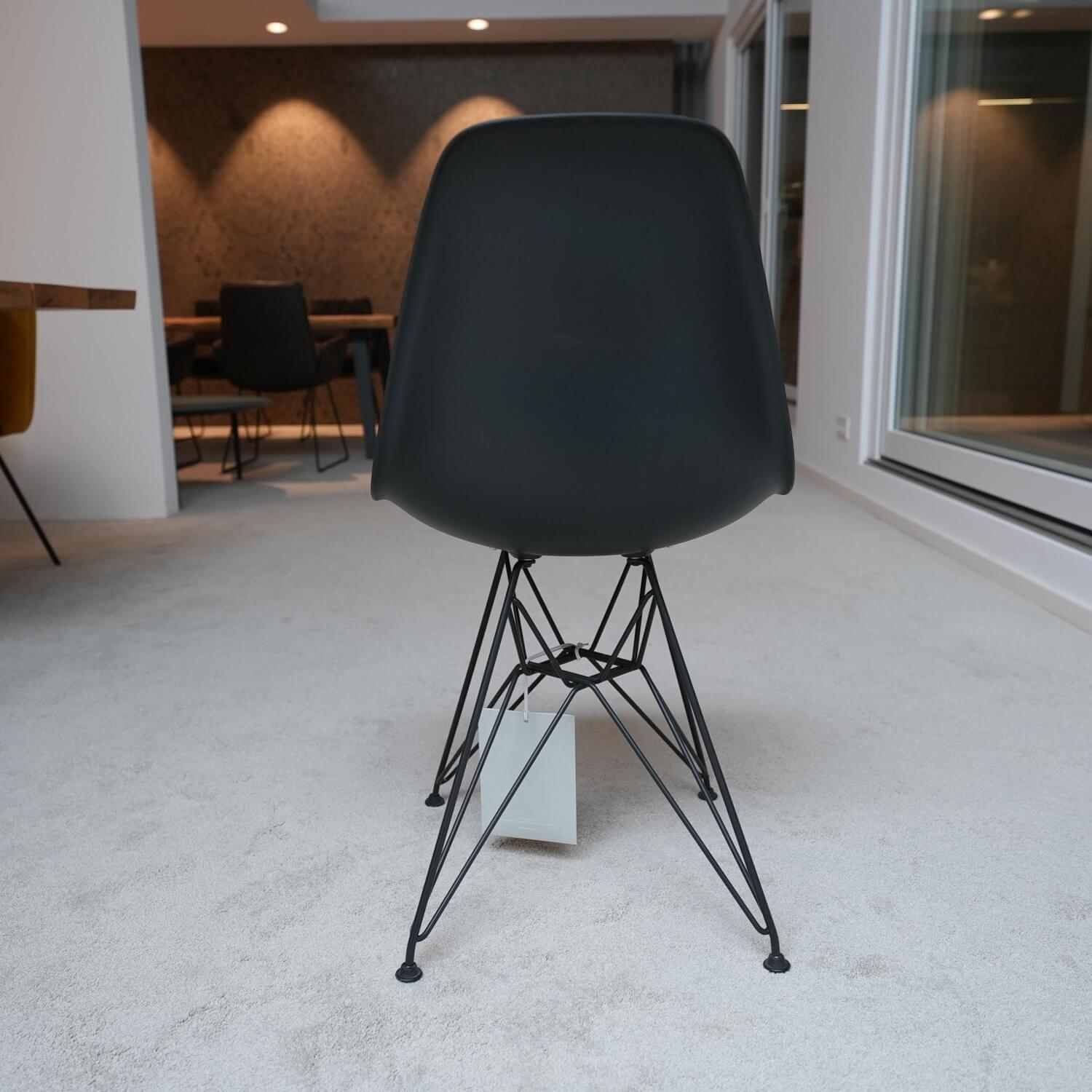 Eames Plastic Side Chair DSR Dunkelgrau