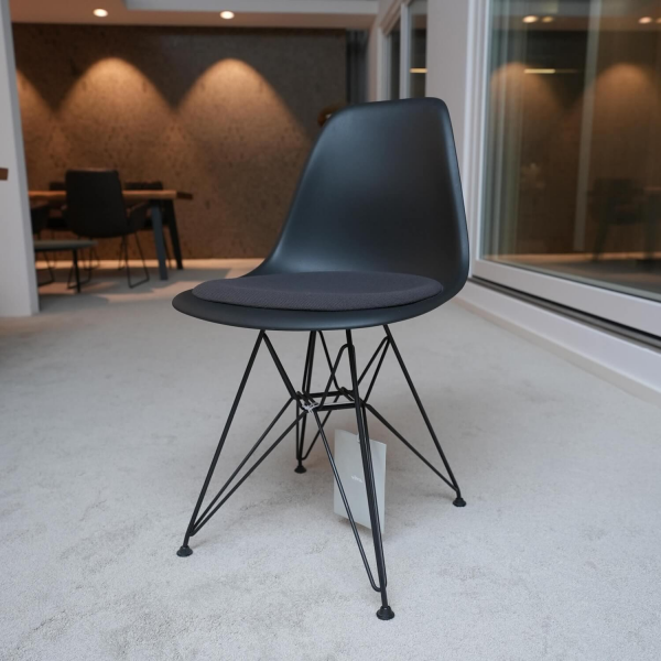 Eames Plastic Side Chair DSR Dunkelgrau