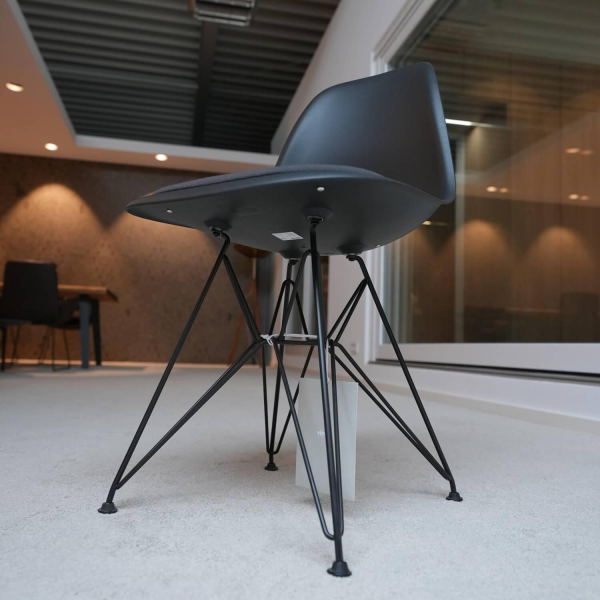 Eames Plastic Side Chair DSR Dunkelgrau