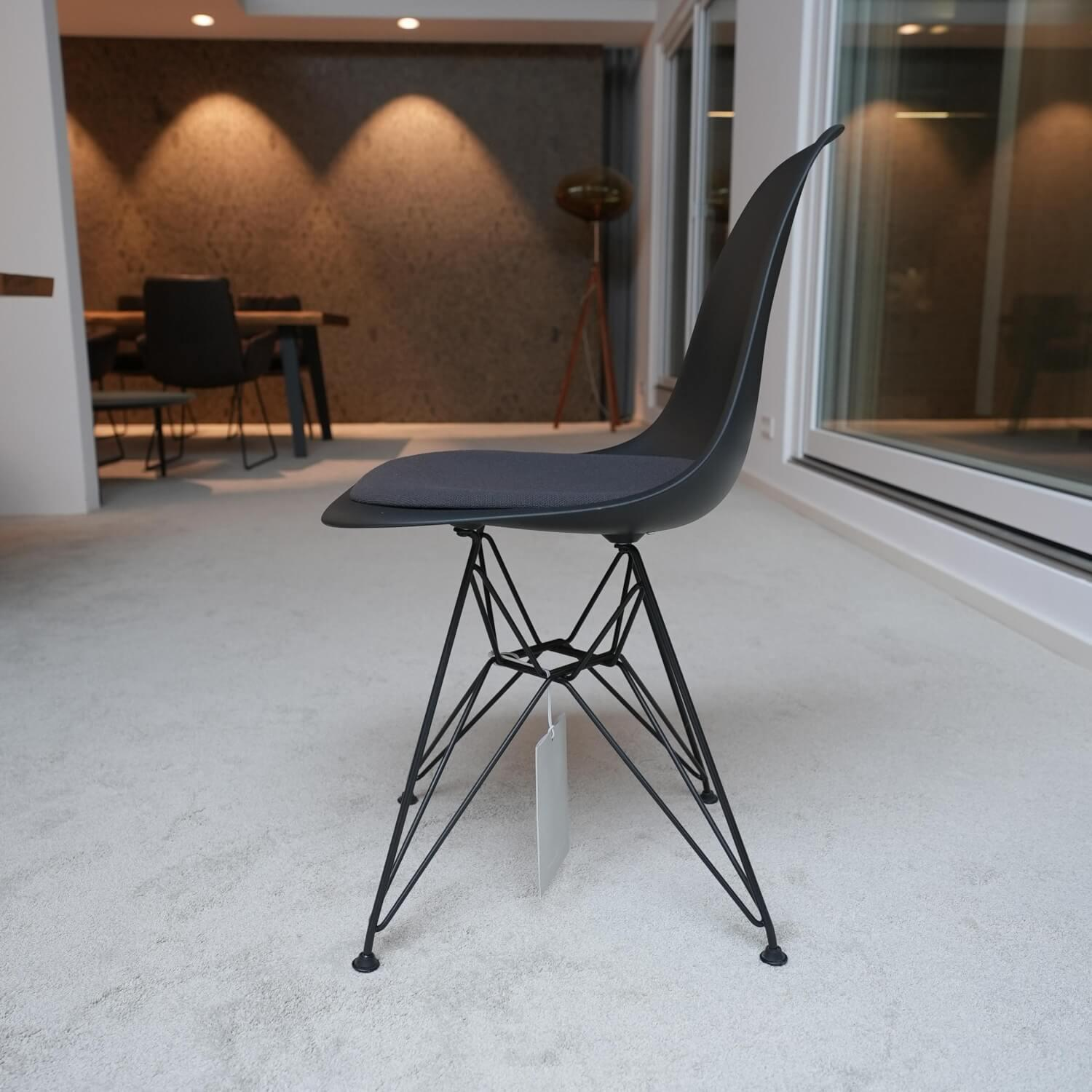 Eames Plastic Side Chair DSR Dunkelgrau