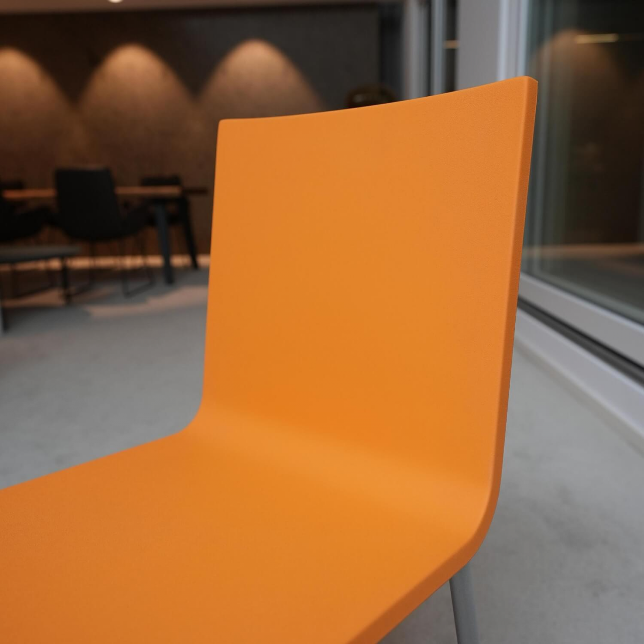 Vitra Stuhl 03 Mango Kunststoff Silber