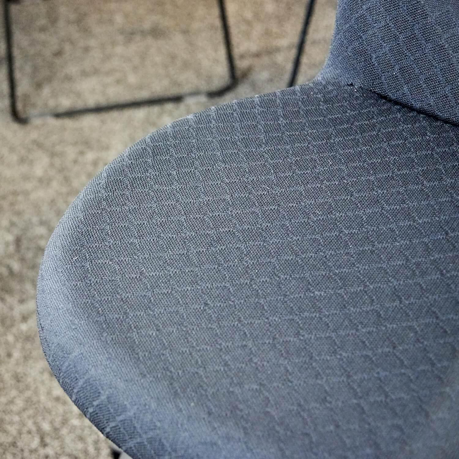 Vitra Pivot Barhocker Stoff Schwarz Aluminium poliert