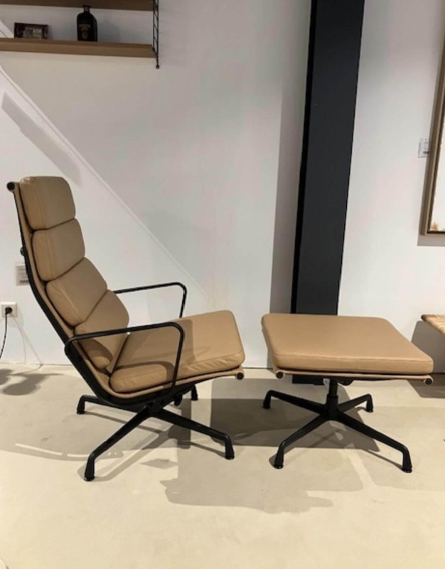 Vitra Relaxsessel Soft Pad EA222 Leder Hellbraun mit Hocker