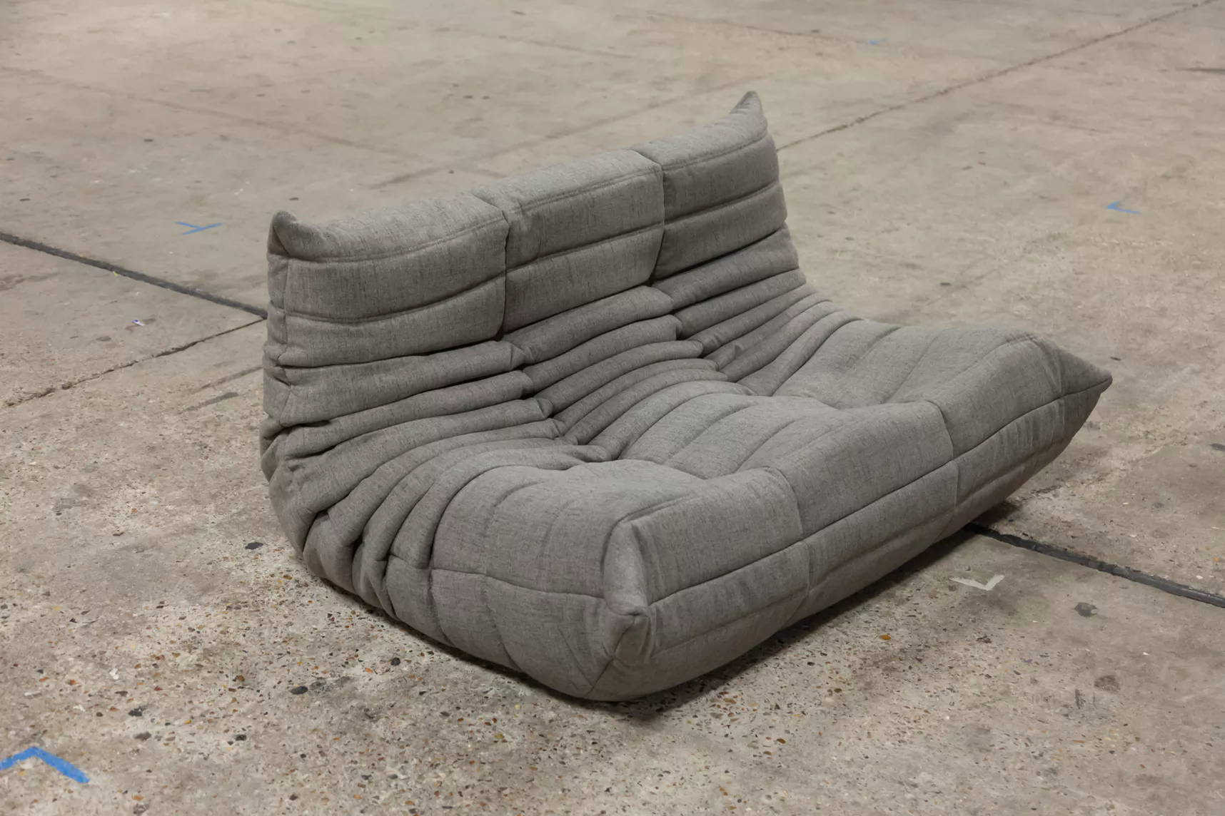 Togo Sofa 2-seater woven fabric warm grey