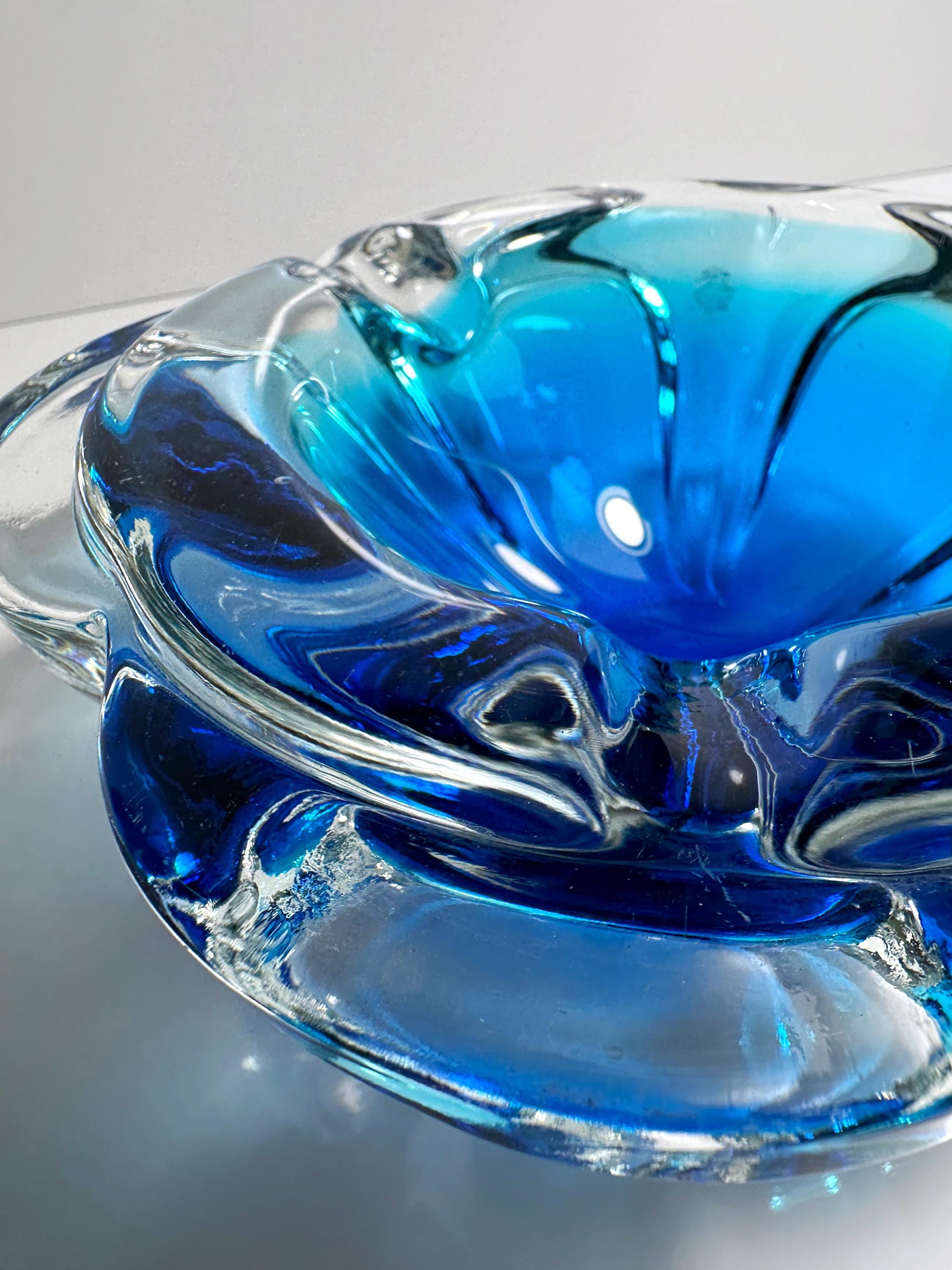 Vintage böhmischer Glas-Aschenbecher in Kobaltblau