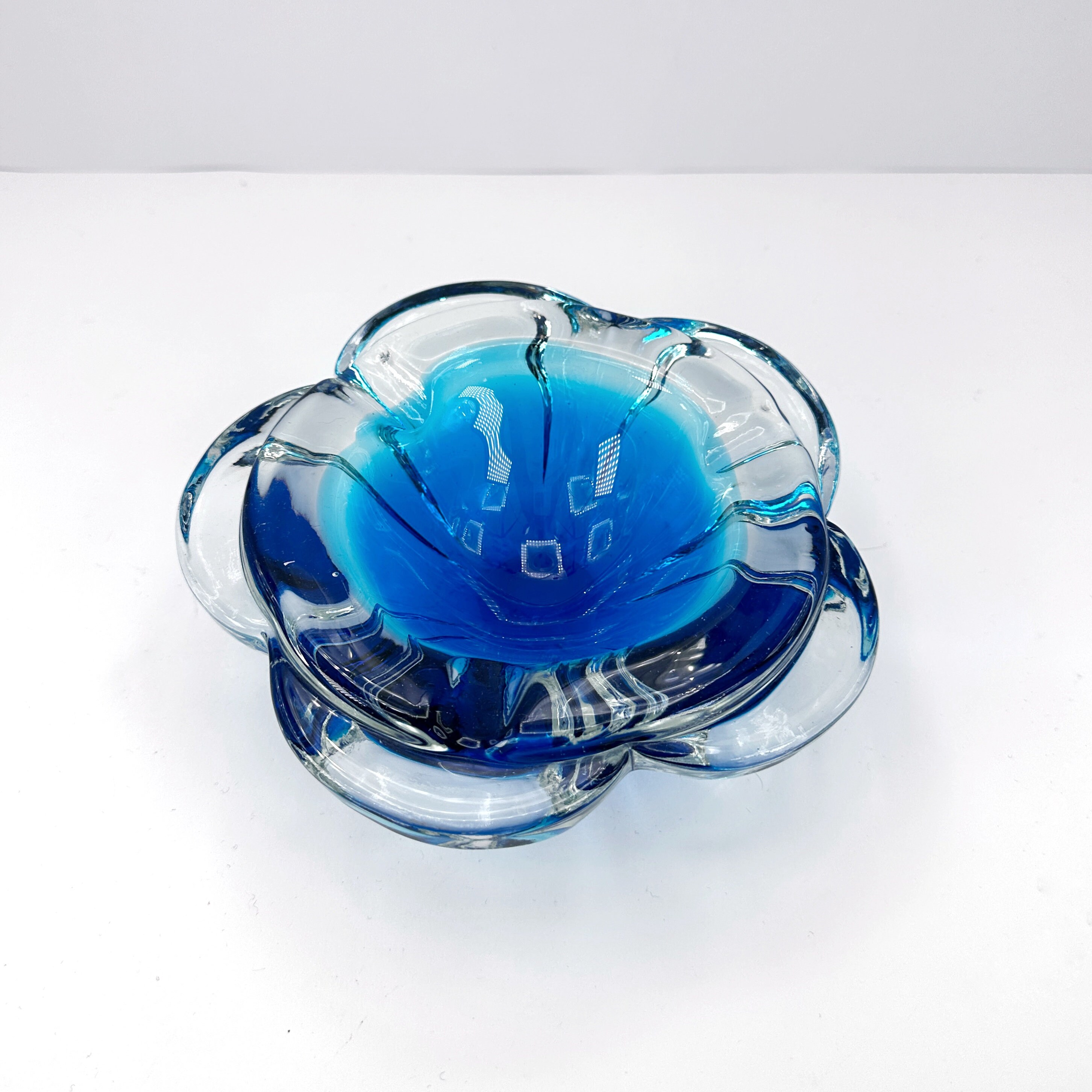 Vintage böhmischer Glas-Aschenbecher in Kobaltblau