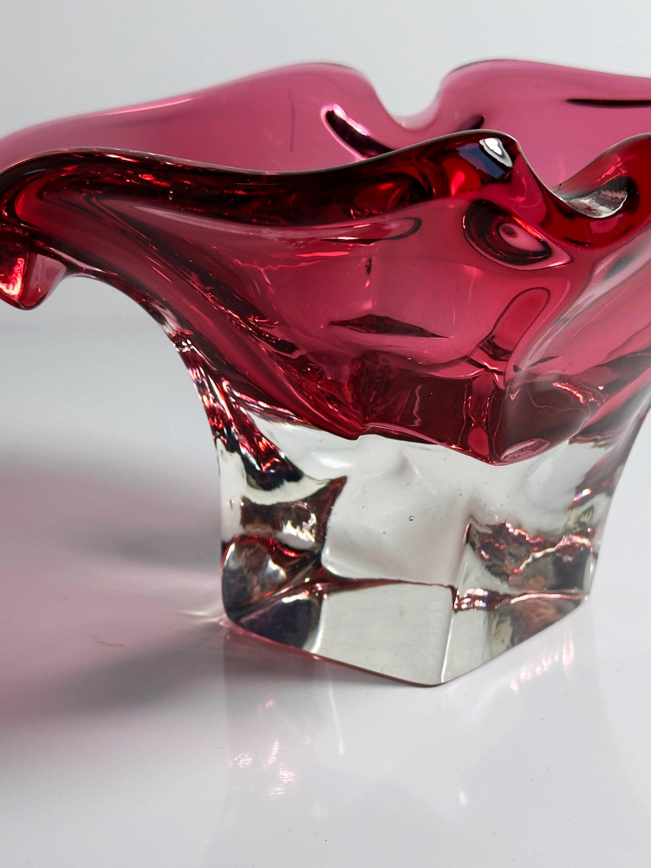 Josef Hospodka für Chřibská schwere Glasschale in Cranberry