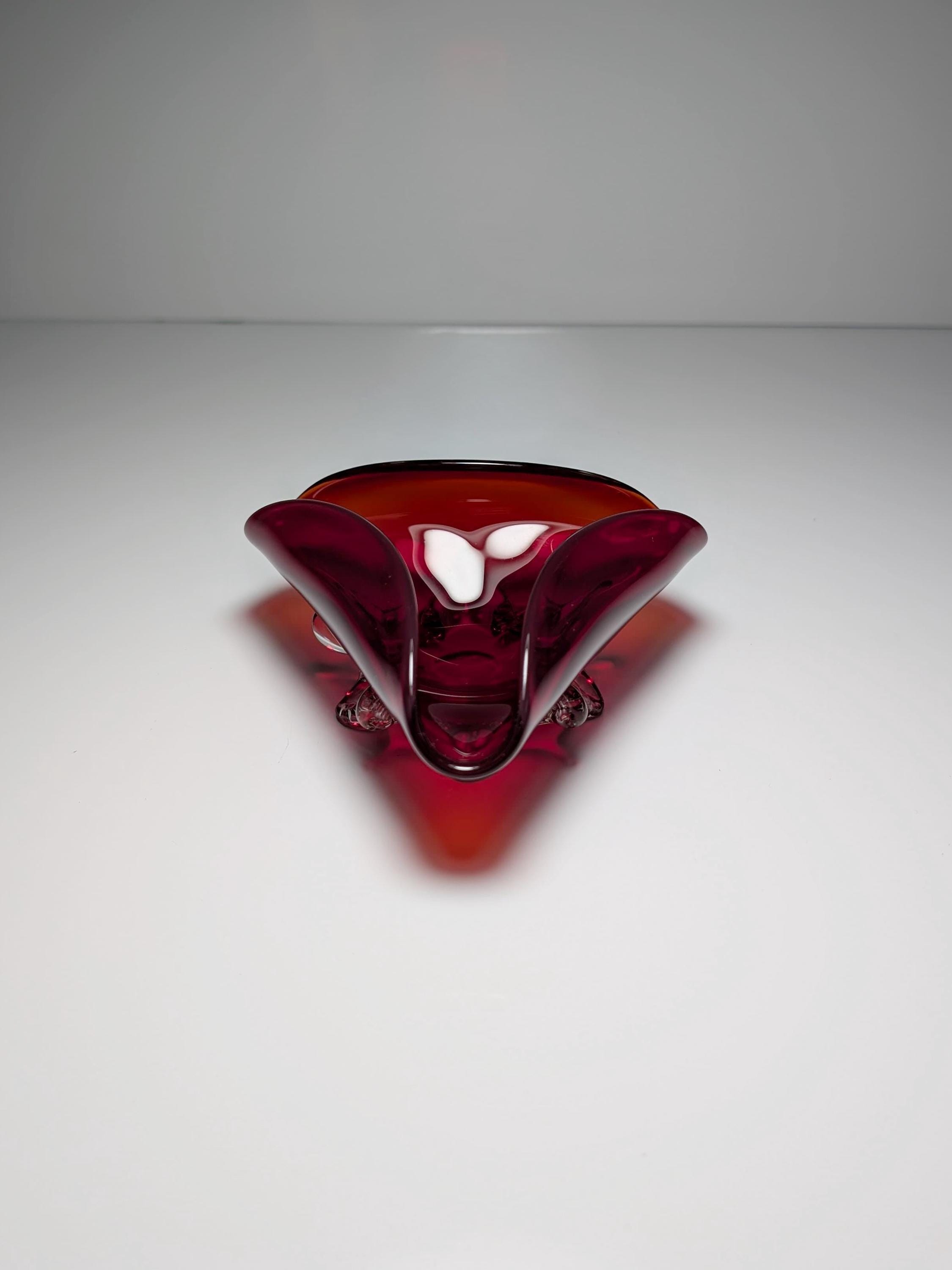 Vintage Murano Glasschale in Rubinrot, Italien 1960er/70er