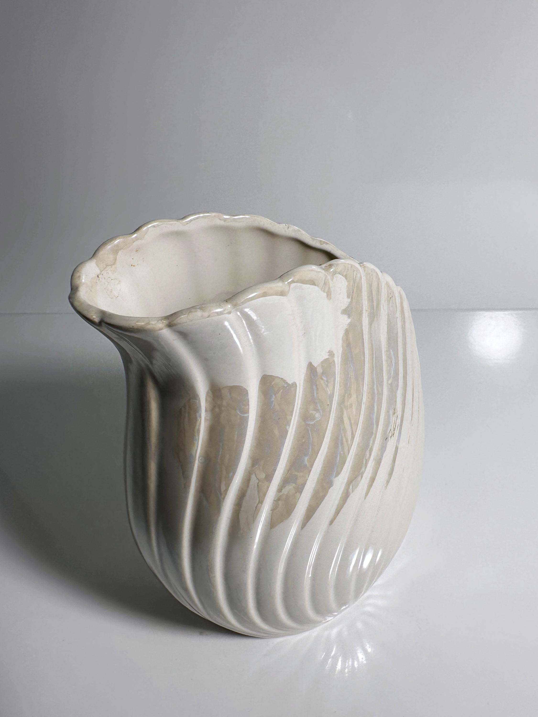 Vintage Keramikvase in Muschelform mit Perlglanz