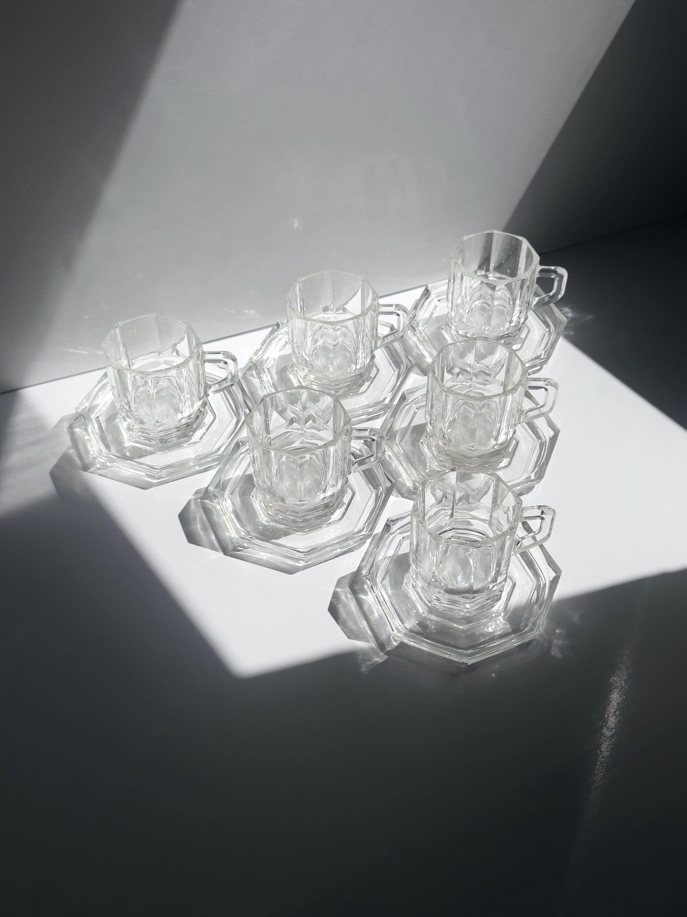 6 Vintage Glas-Espressotassen mit achteckigen Untertassen