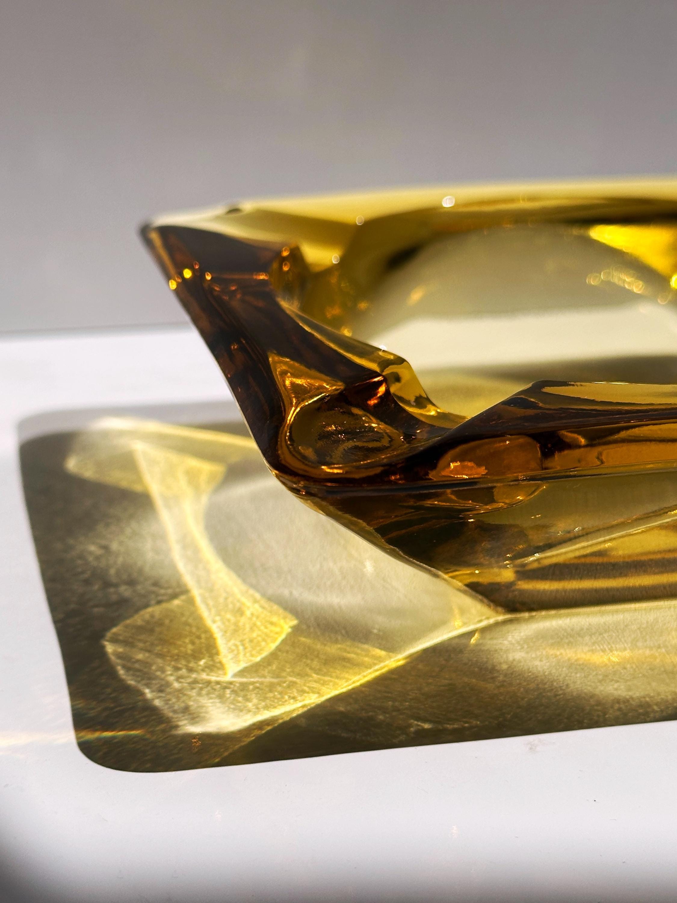 Vintage französischer Glas-Aschenbecher in Bernstein, 1980er
