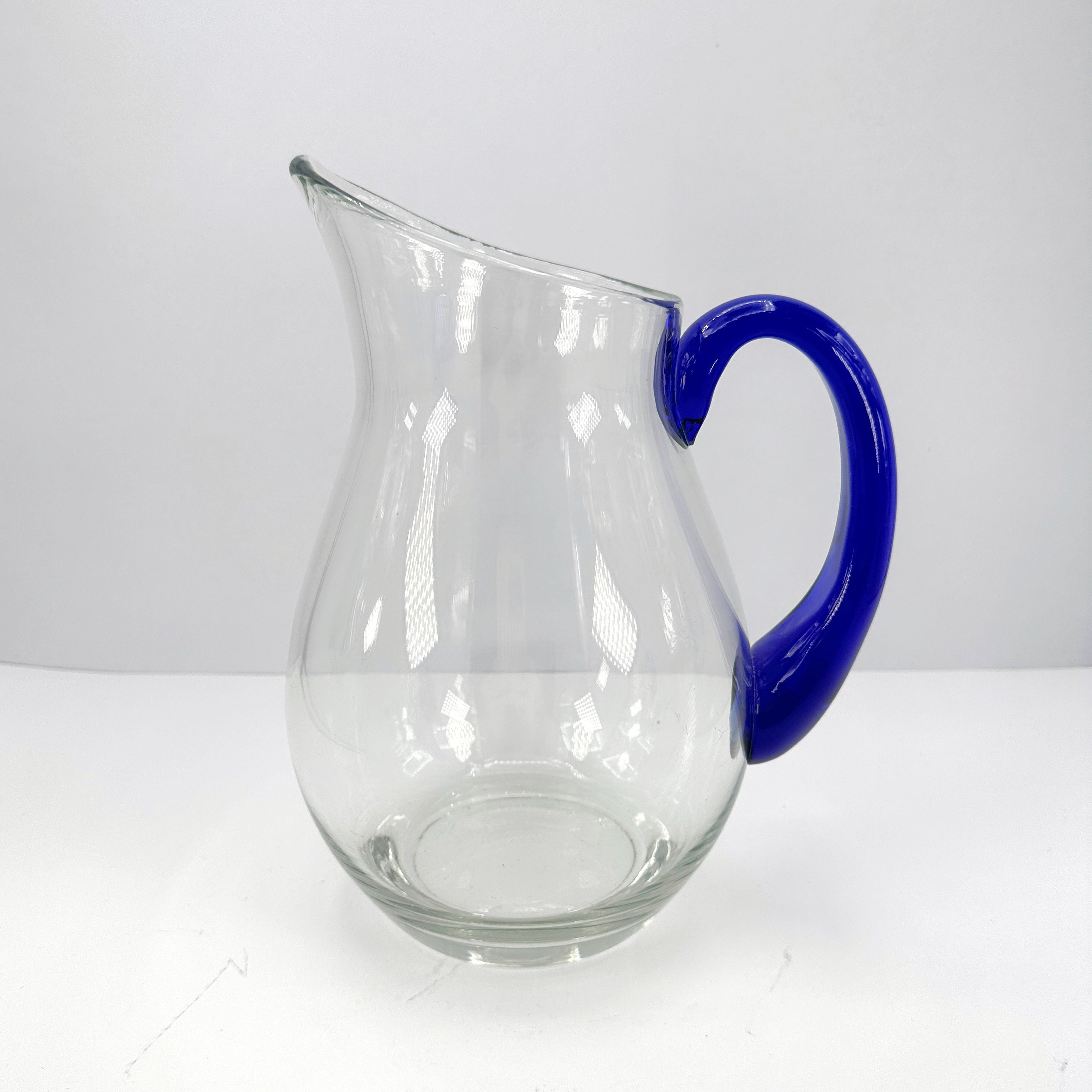 Große Vintage Glas-Karaffe mit kobaltblauem Griff, 1980er