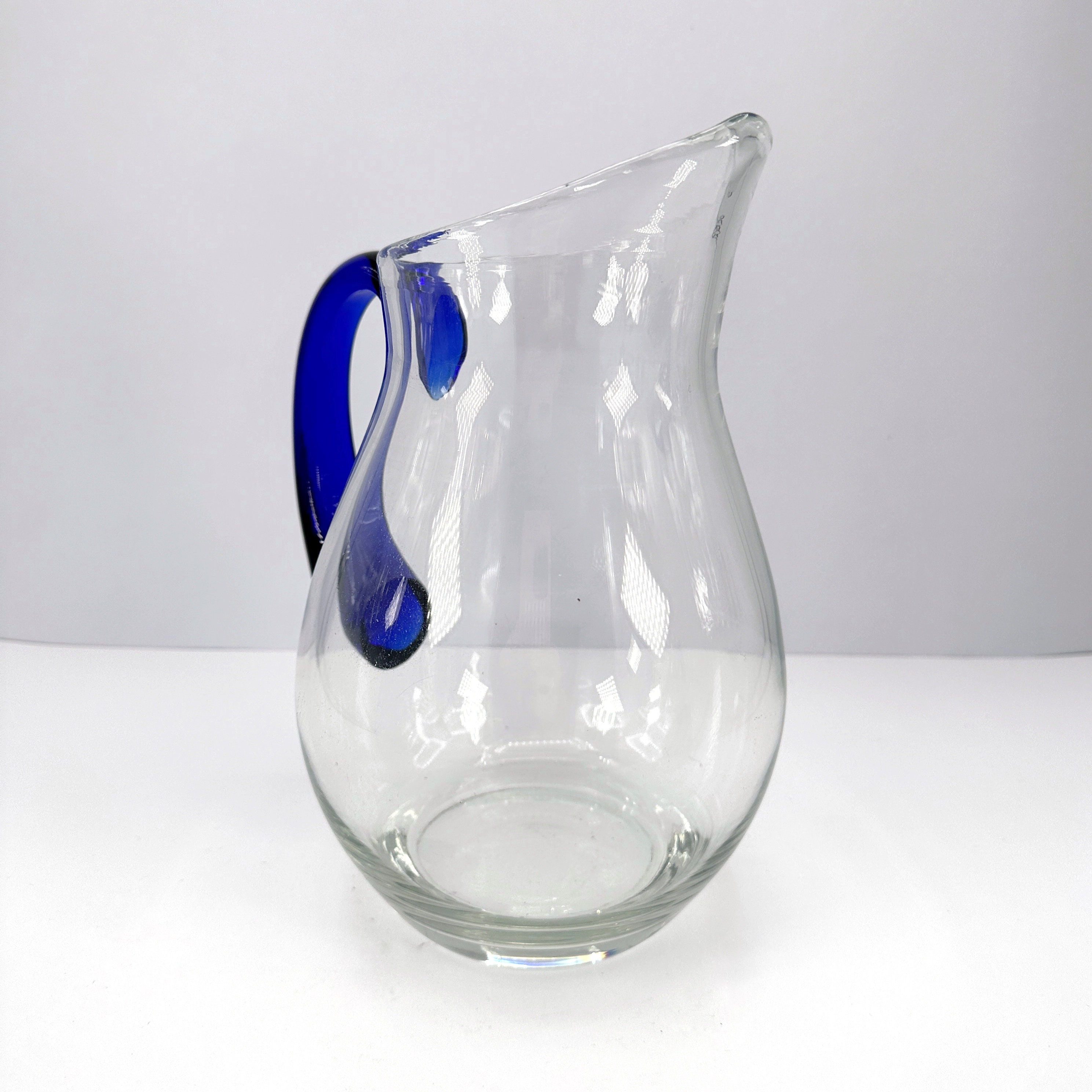 Große Vintage Glas-Karaffe mit kobaltblauem Griff, 1980er