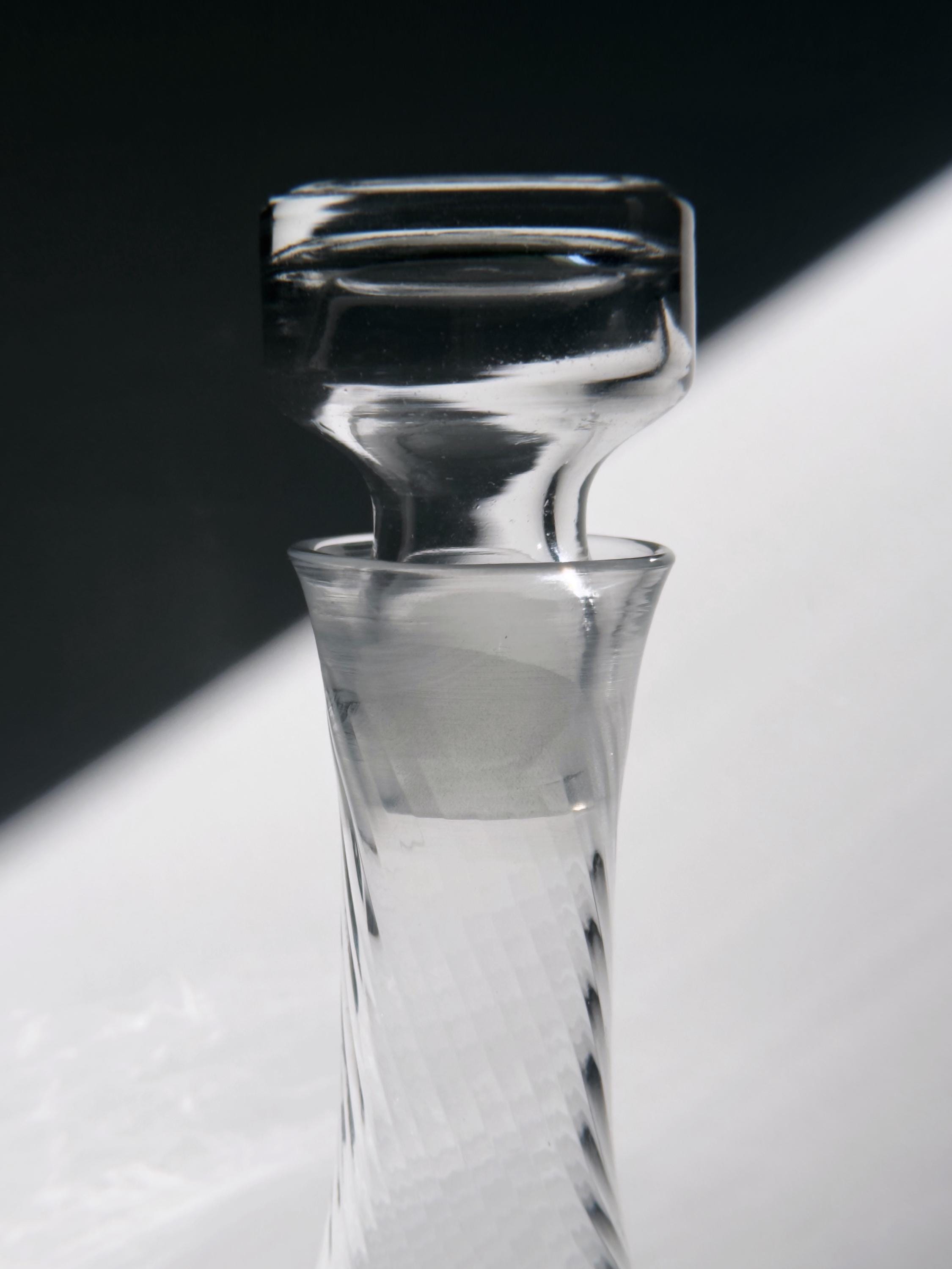 Vintage Dekanter mit 6 Likörgläsern aus Swirl-Glas, 1980er