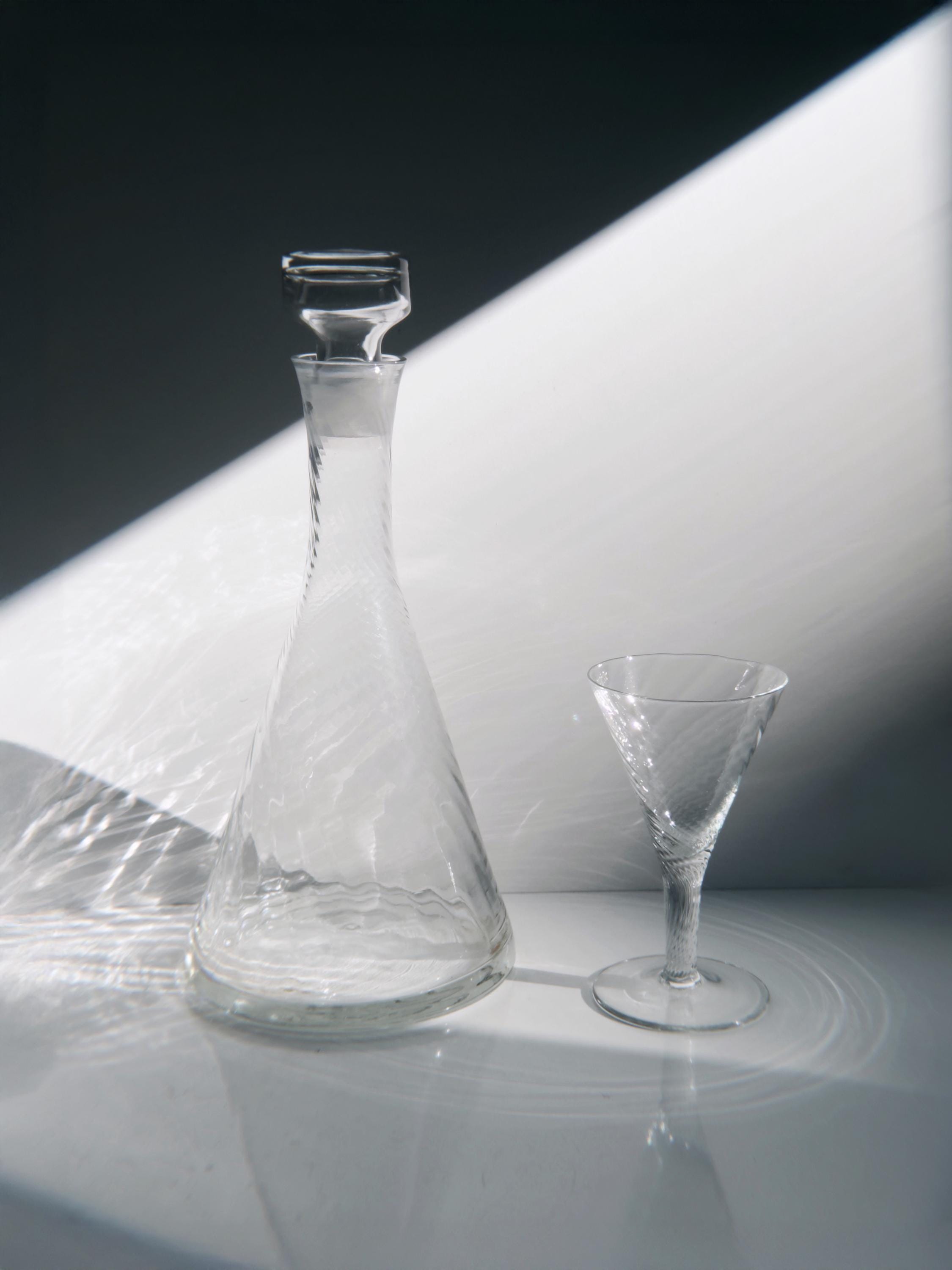 Vintage Dekanter mit 6 Likörgläsern aus Swirl-Glas, 1980er