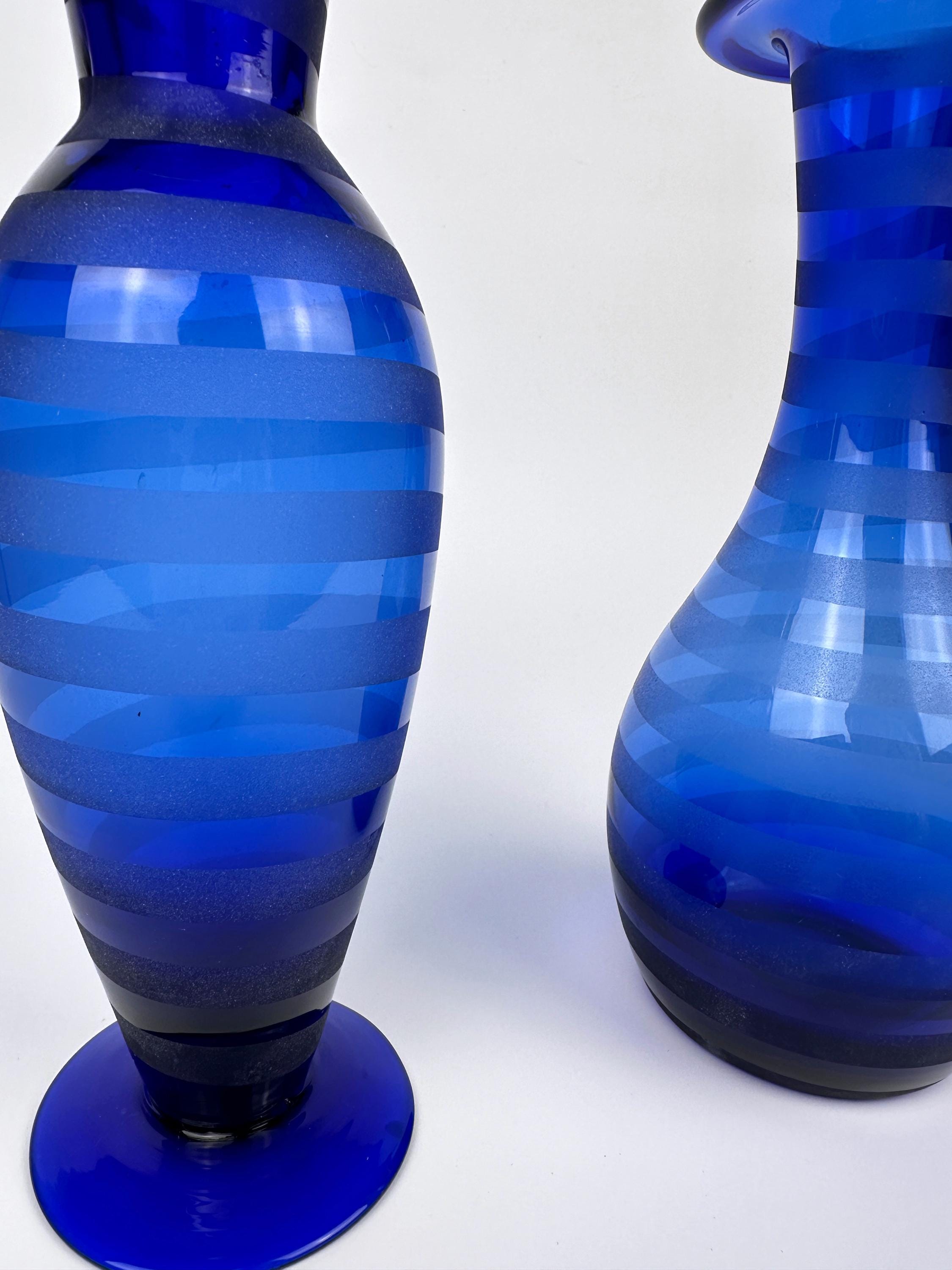 Vintage Glasvasen Paar in Kobaltblau mit satiniertem Swirl