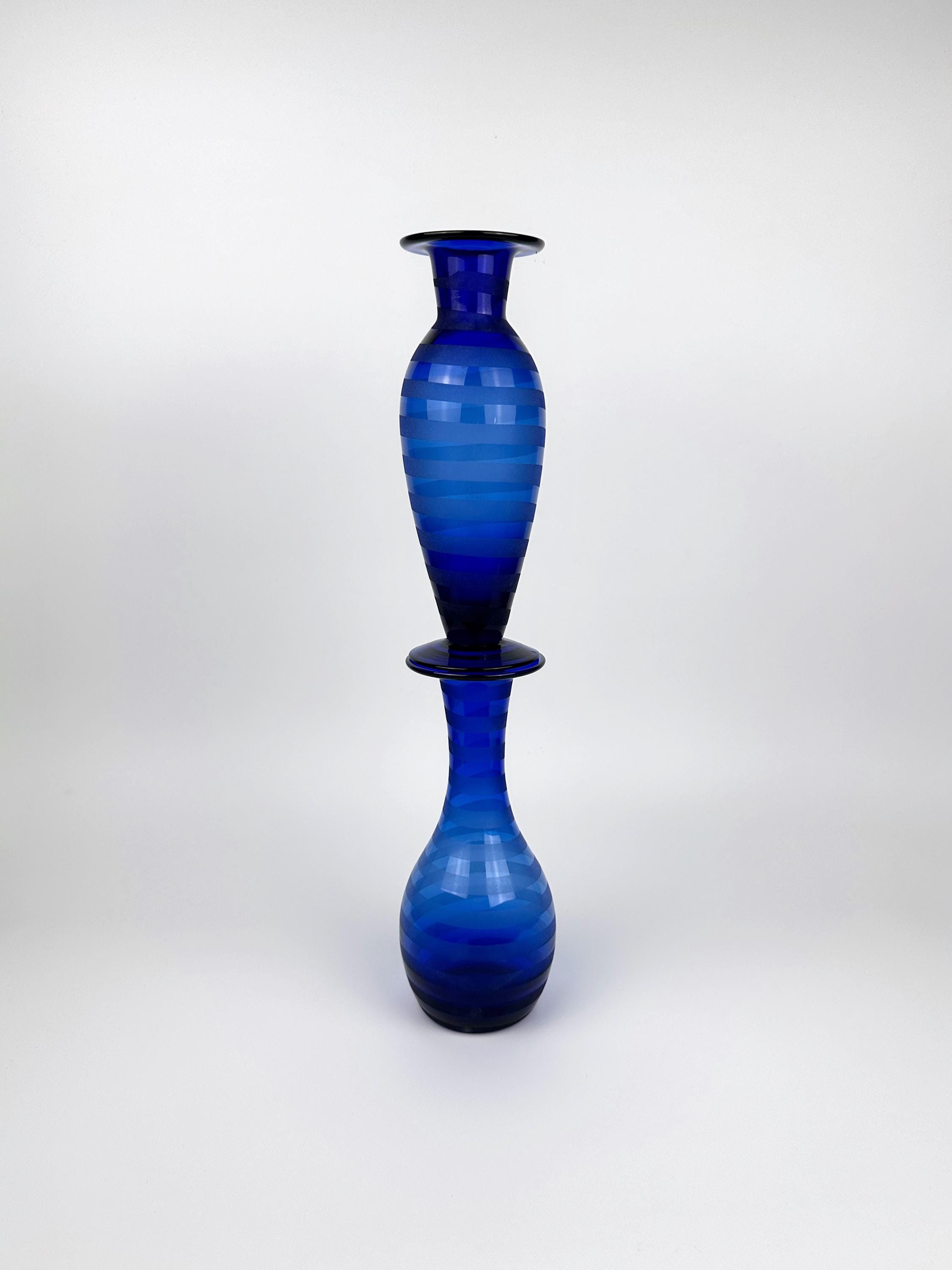 Vintage Glasvasen Paar in Kobaltblau mit satiniertem Swirl