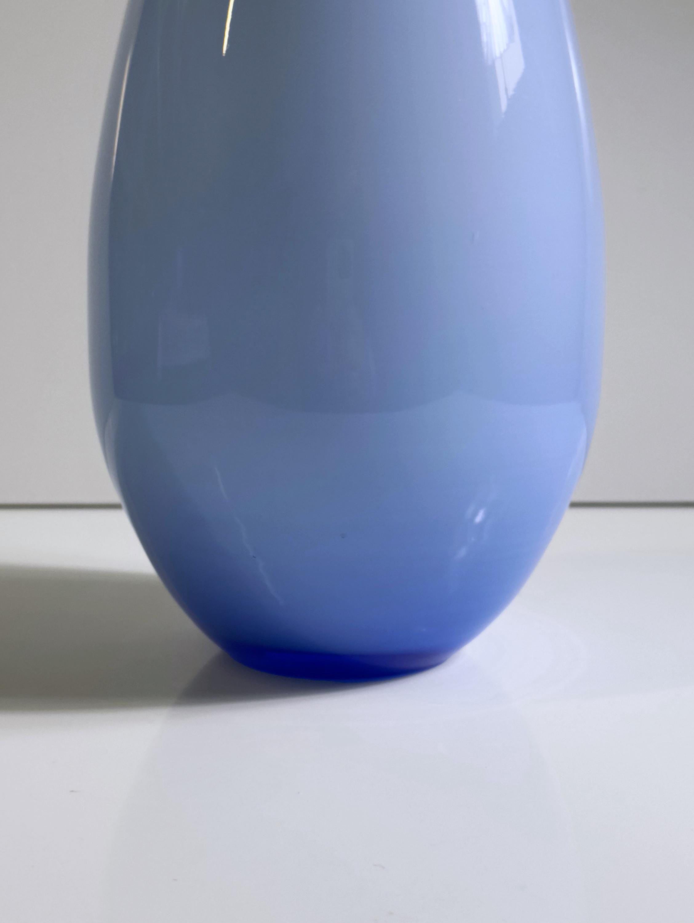 Vintage Murano Opalglas Vase in Pastellblau, Italien 1970er