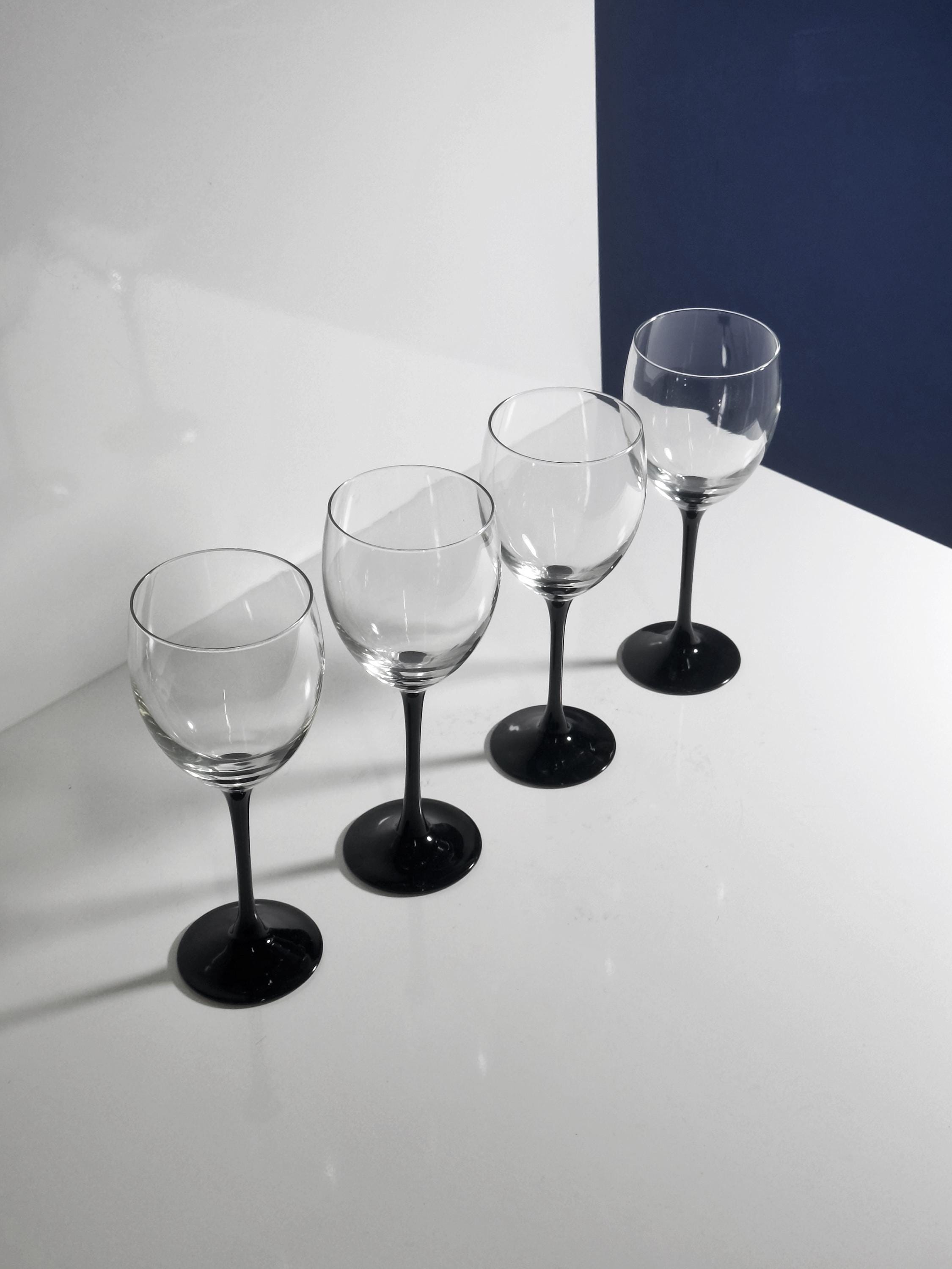 4 Luminarc Weingläser mit schwarzem Stiel, Postmodern 1980er