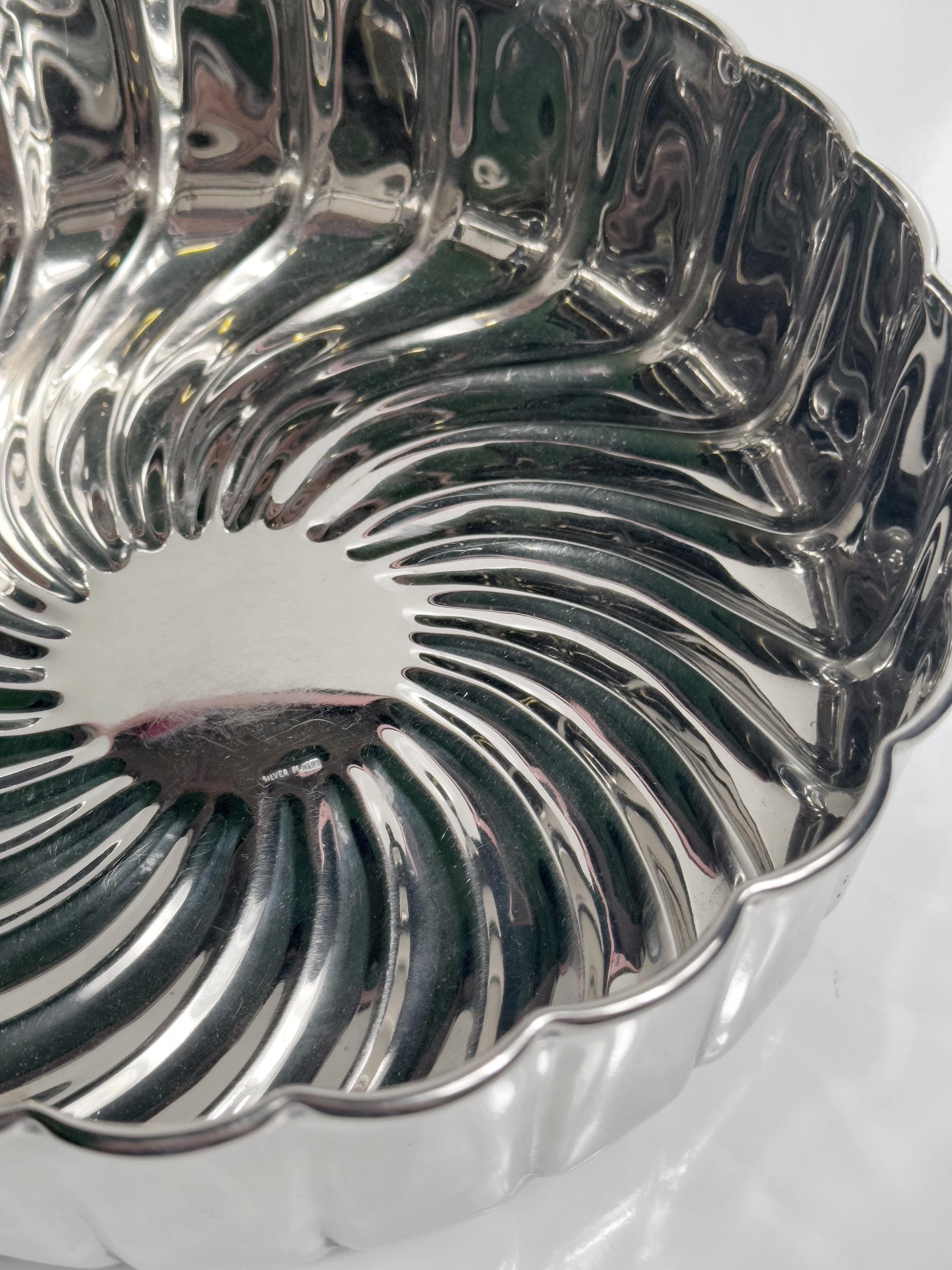 Vintage versilberte Schale mit Spiralrelief, Italien 1980er