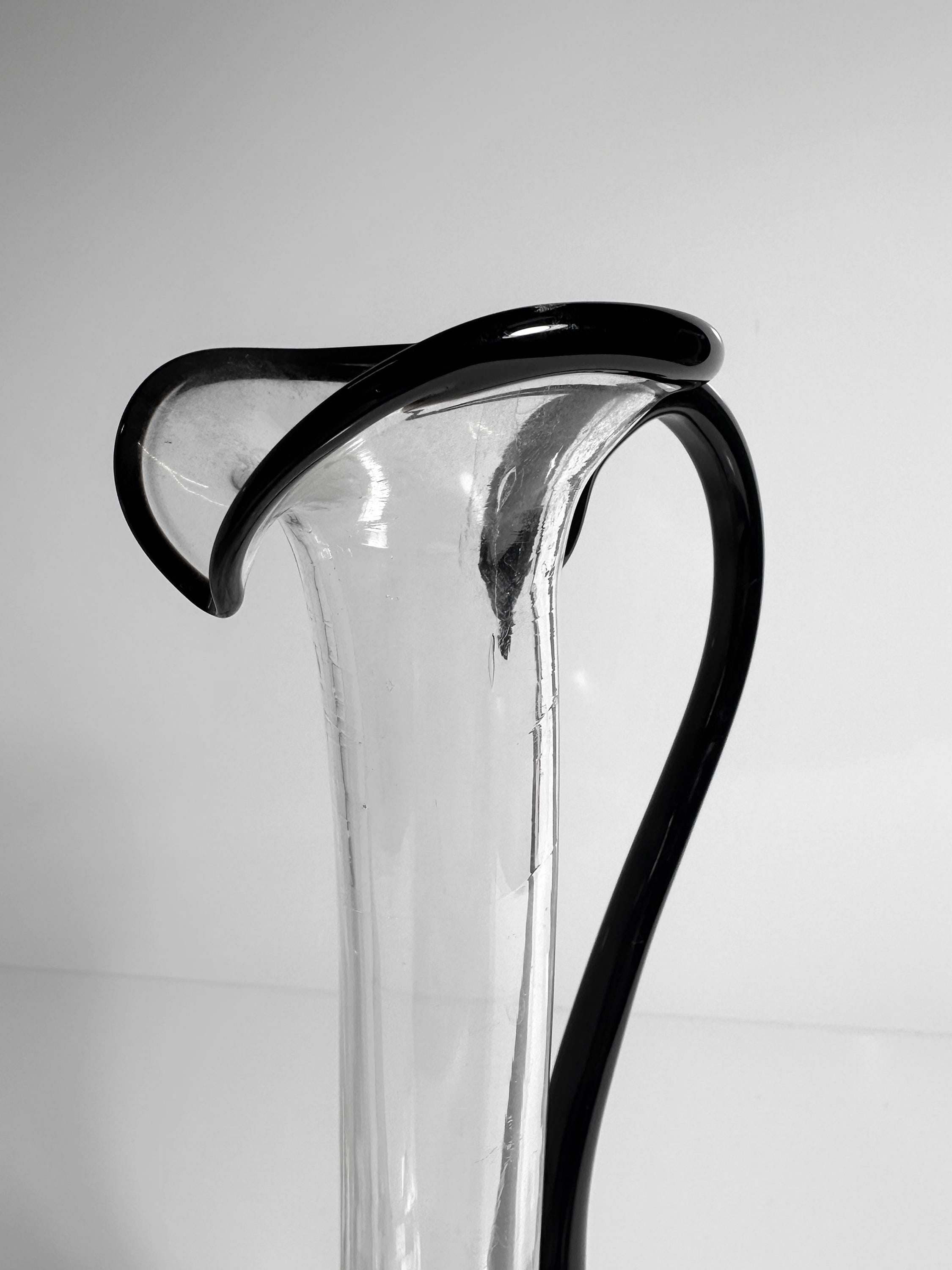 Vintage Murano Henkelvase mit schwarzem Glasgriff