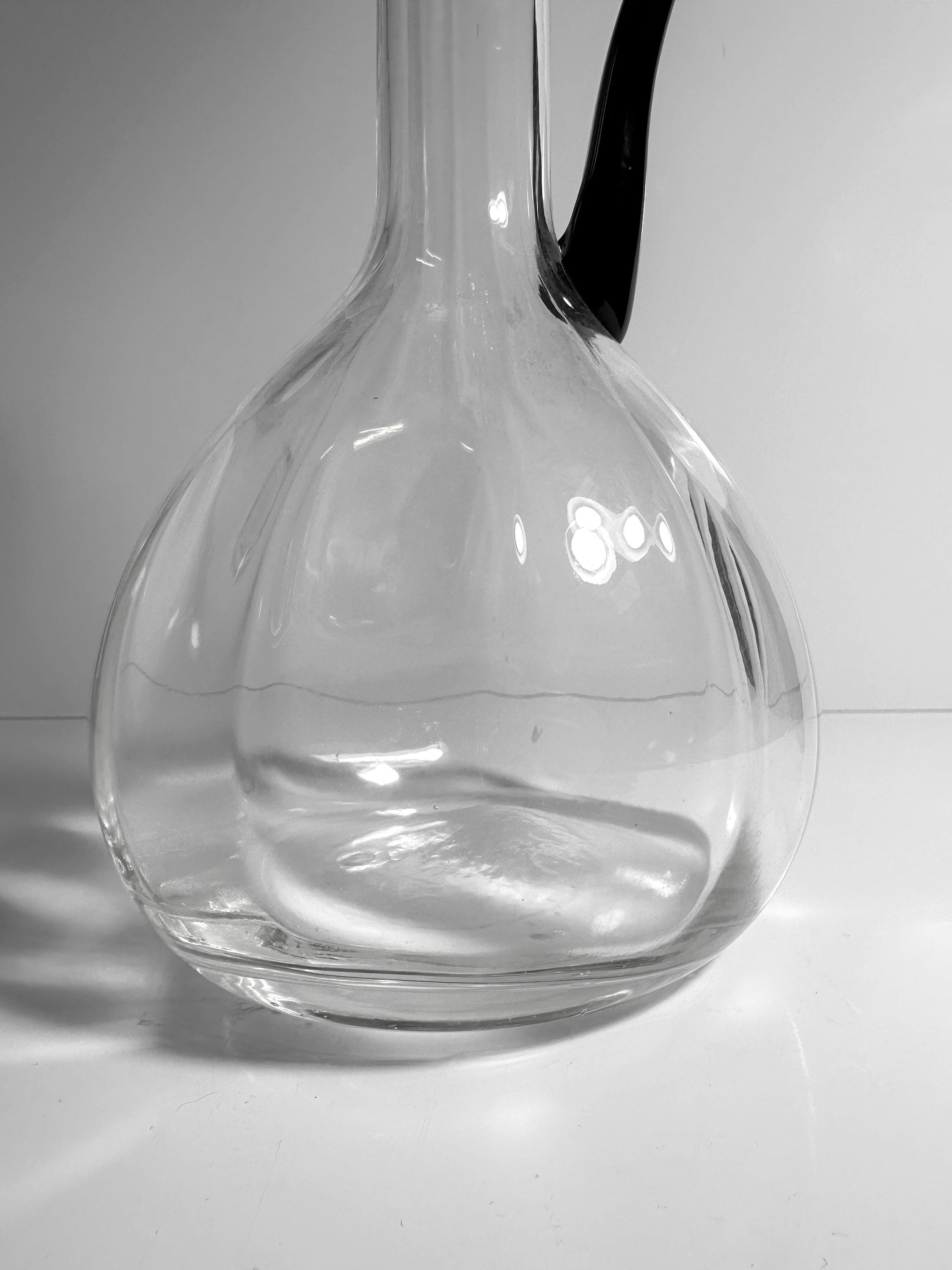 Vintage Murano Henkelvase mit schwarzem Glasgriff