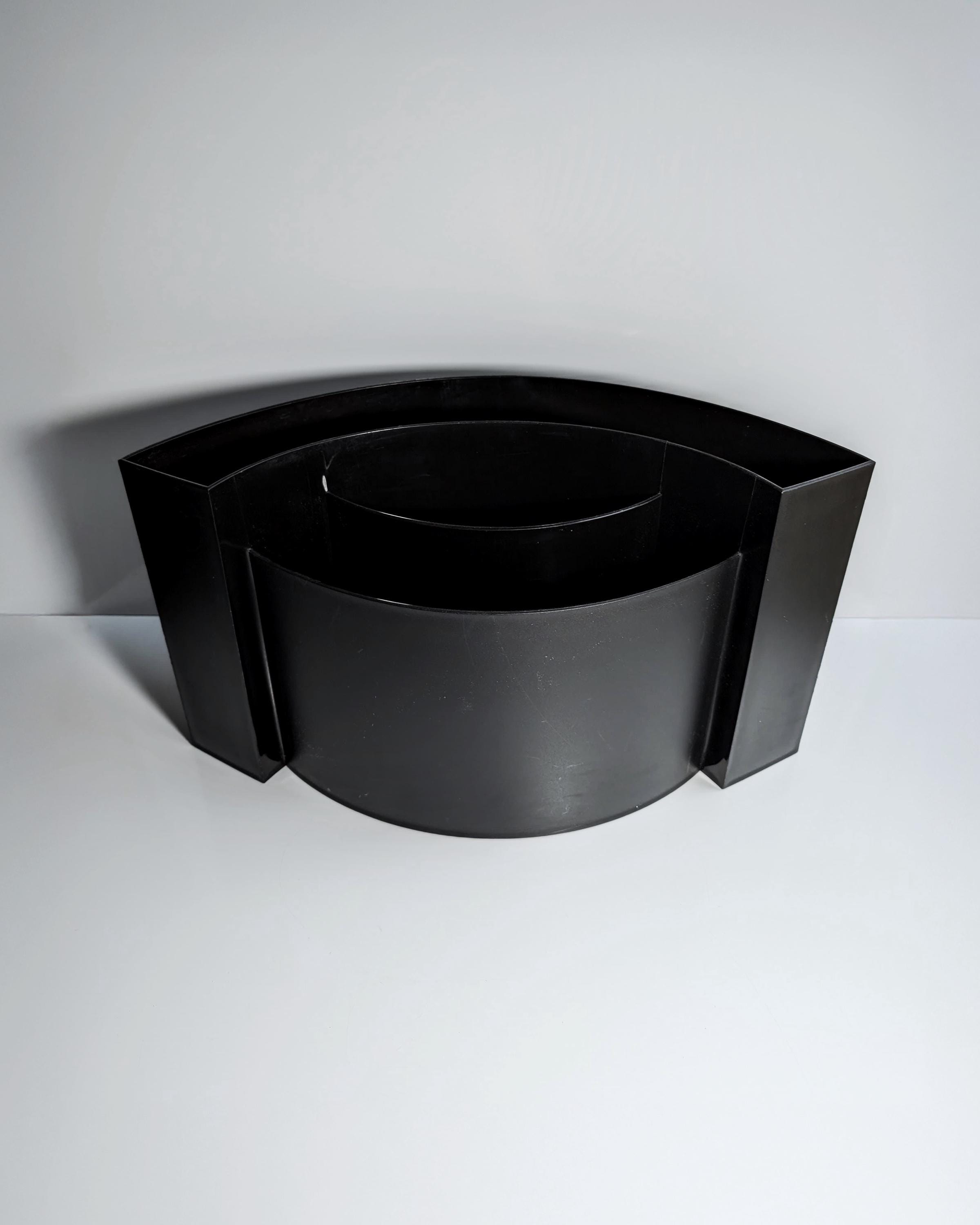 Authentics „Wave“ Magazinhalter von Maier-Aichen