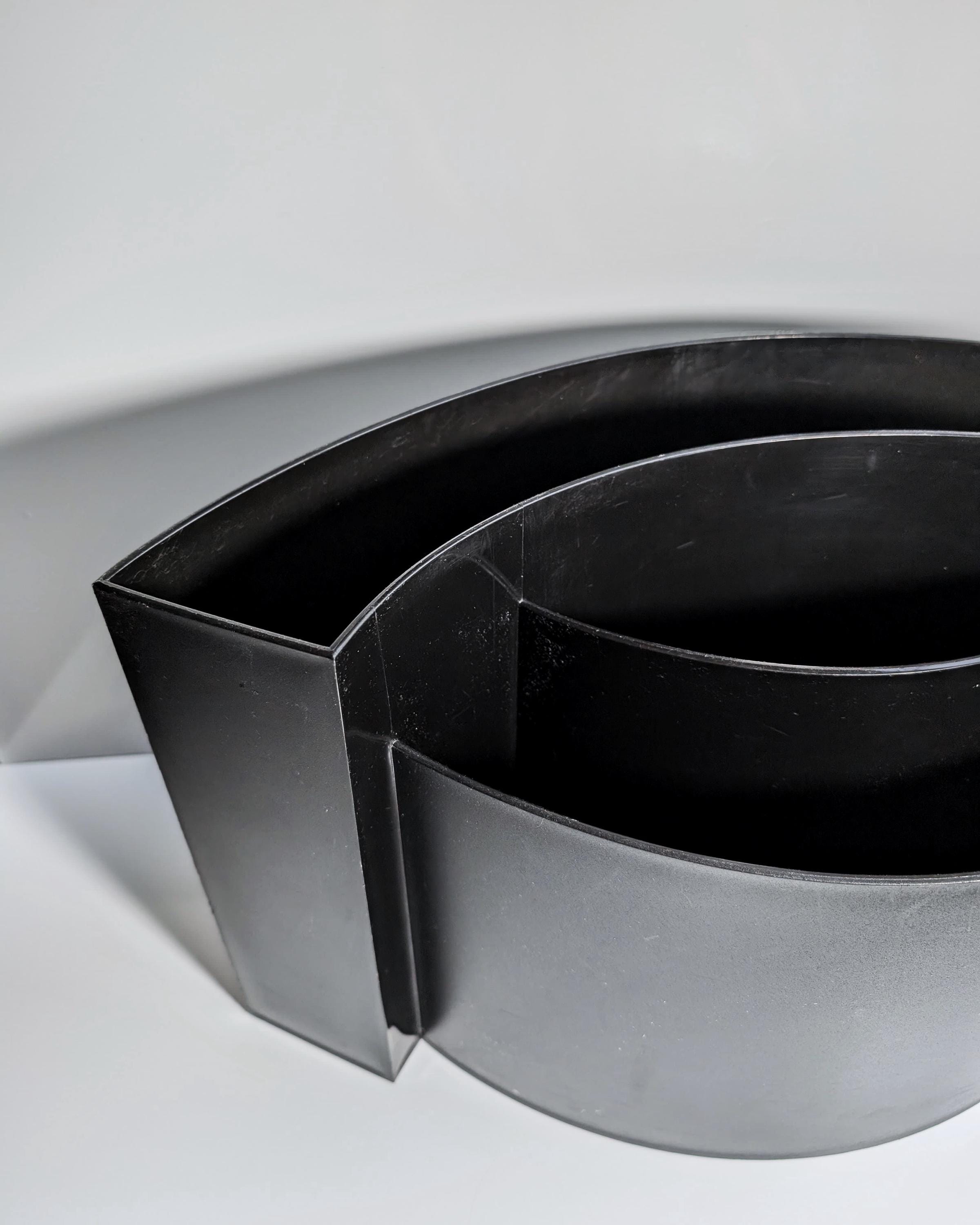 Authentics „Wave“ Magazinhalter von Maier-Aichen