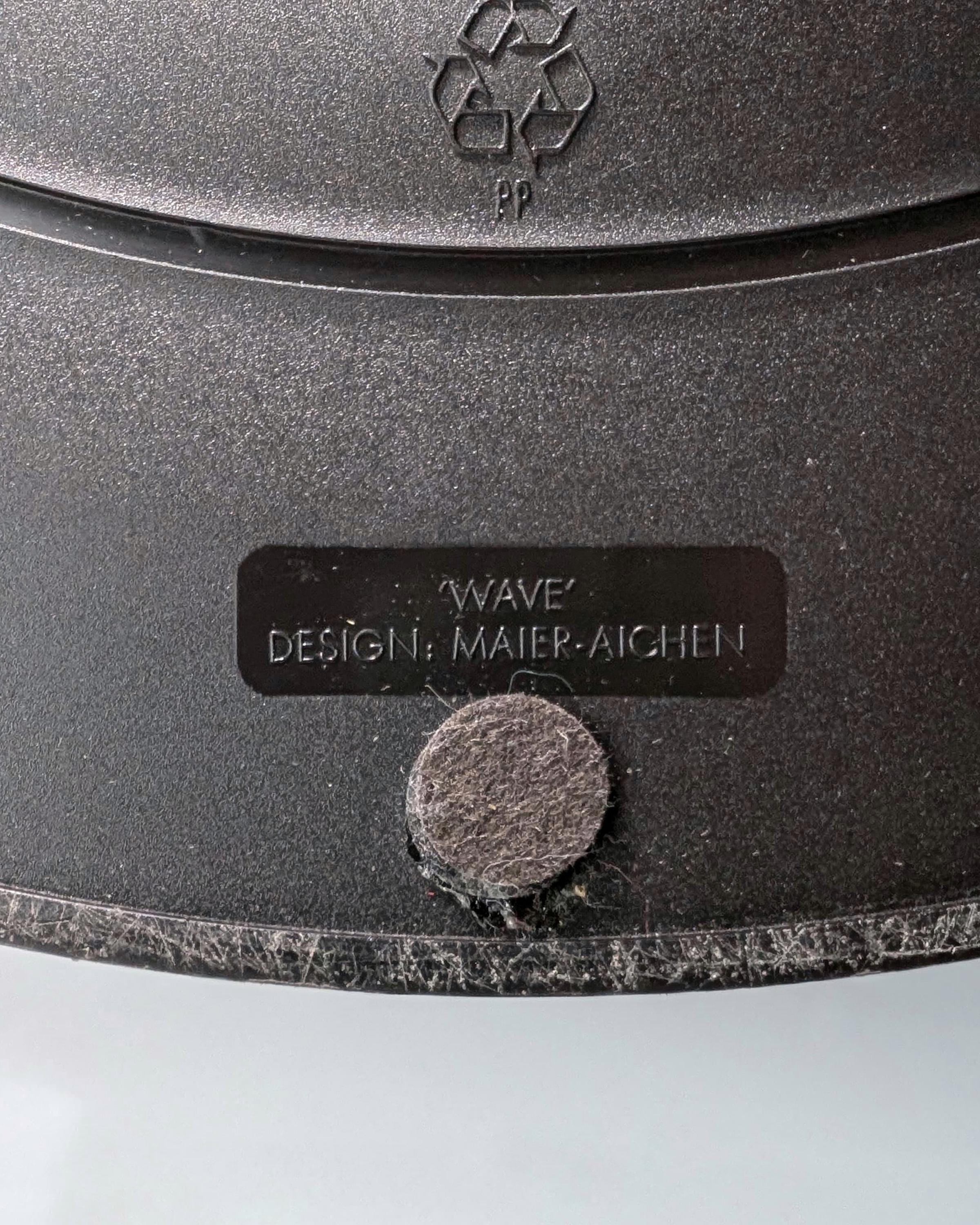 Authentics „Wave“ Magazinhalter von Maier-Aichen