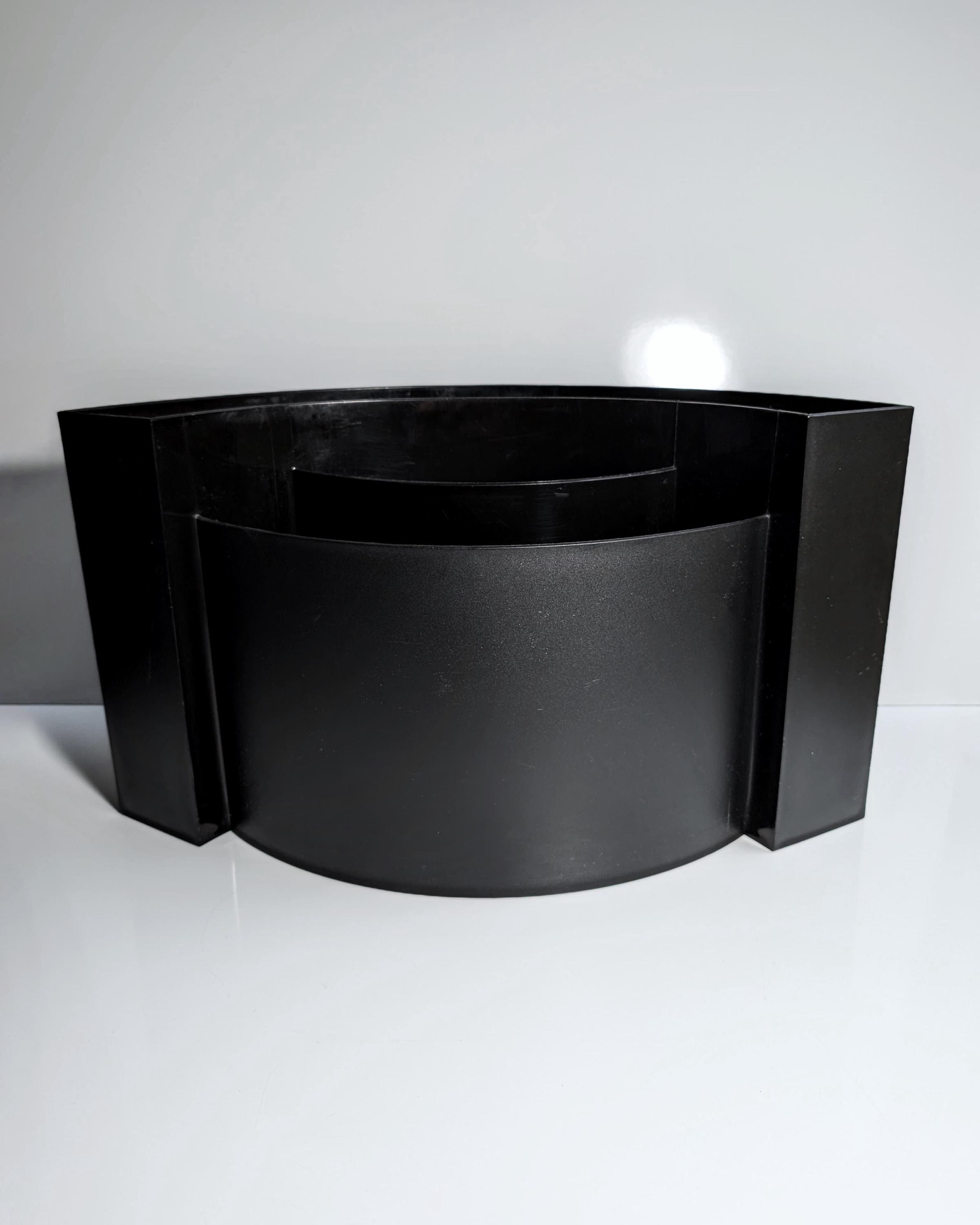 Authentics „Wave“ Magazinhalter von Maier-Aichen