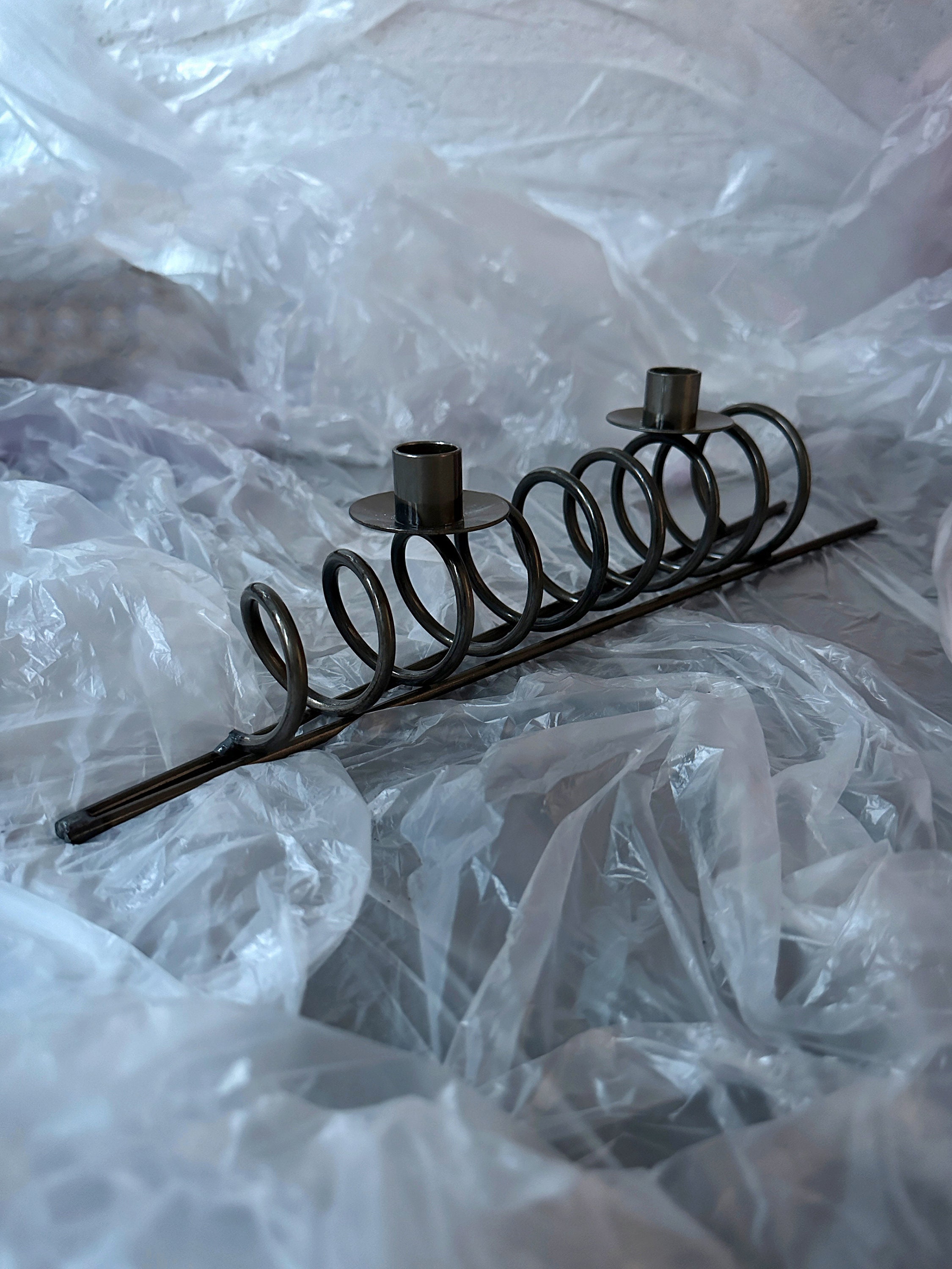 Vintage schwarzer Metall Kerzenhalter mit Spirale