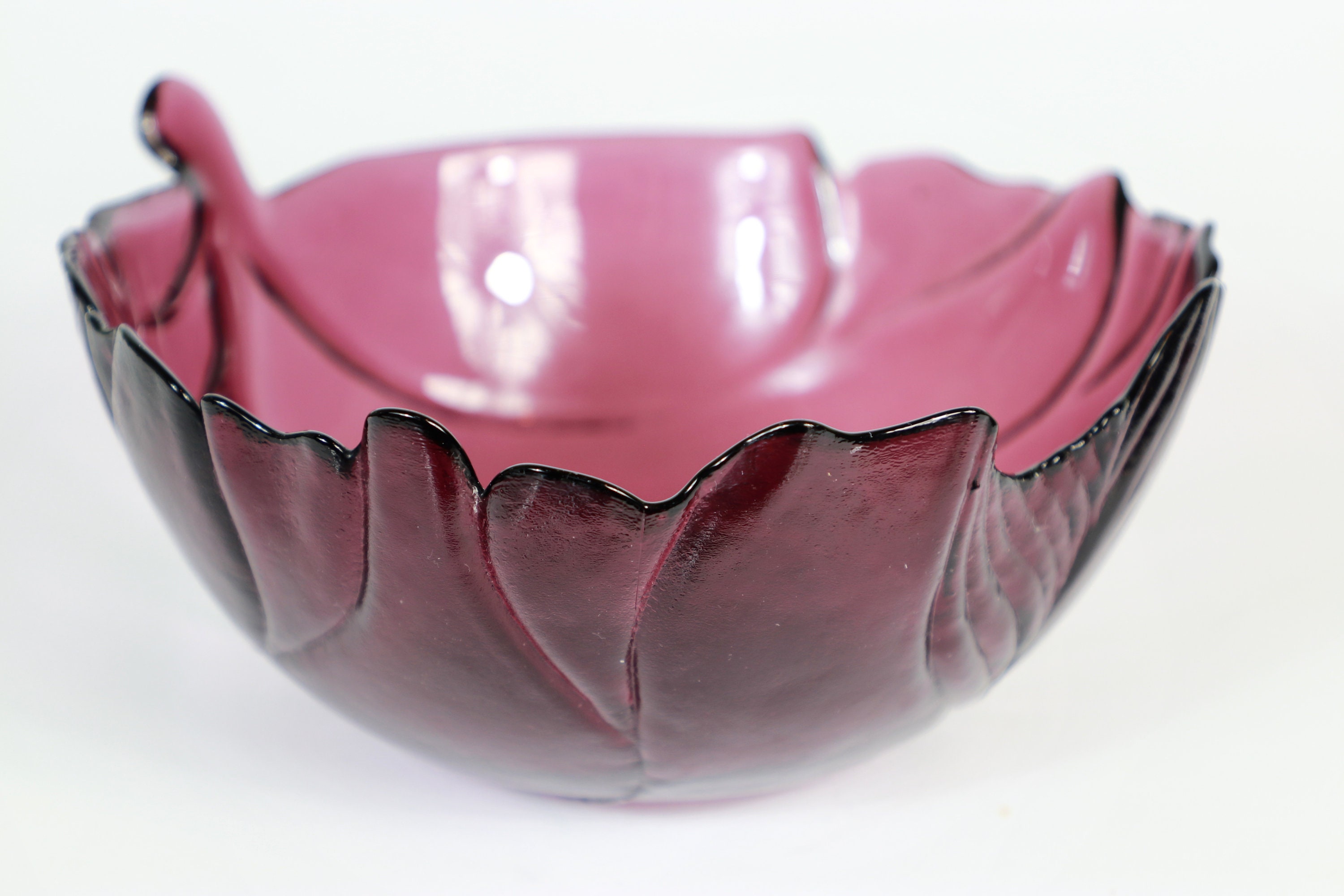 Vintage französische Glasschale in Violett