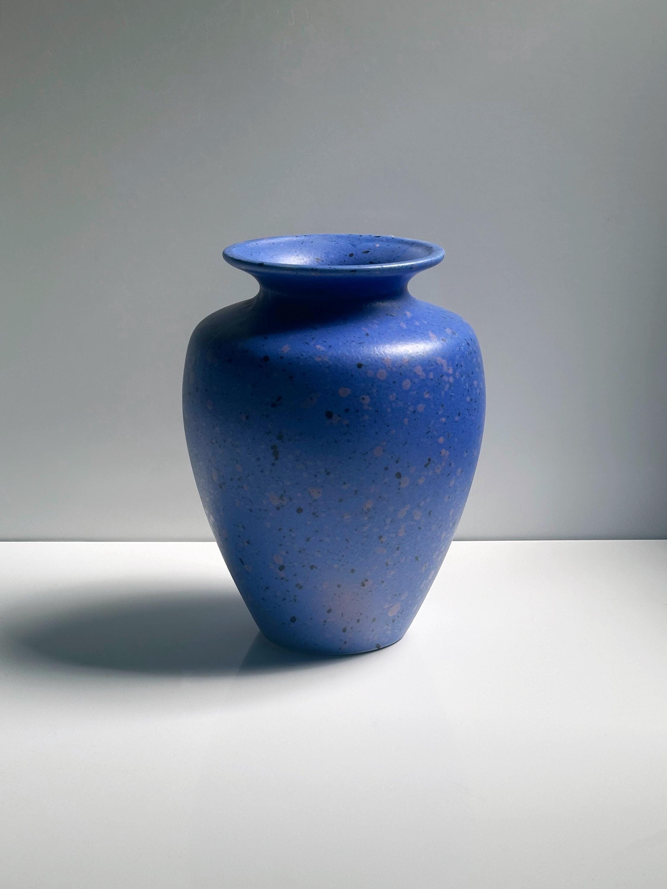 MF Design Keramikvase in Blau mit Sprenkeln