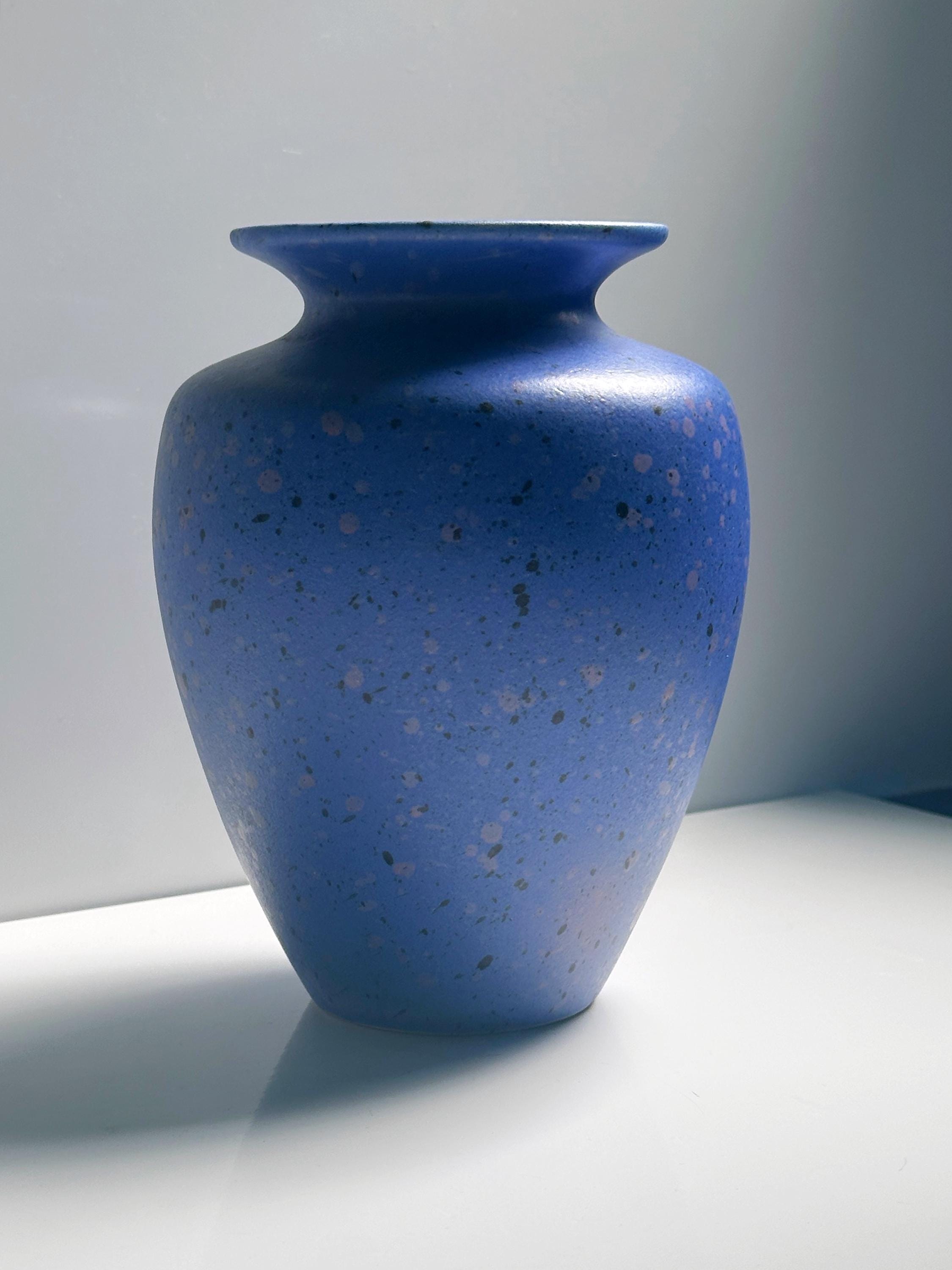 MF Design Keramikvase in Blau mit Sprenkeln