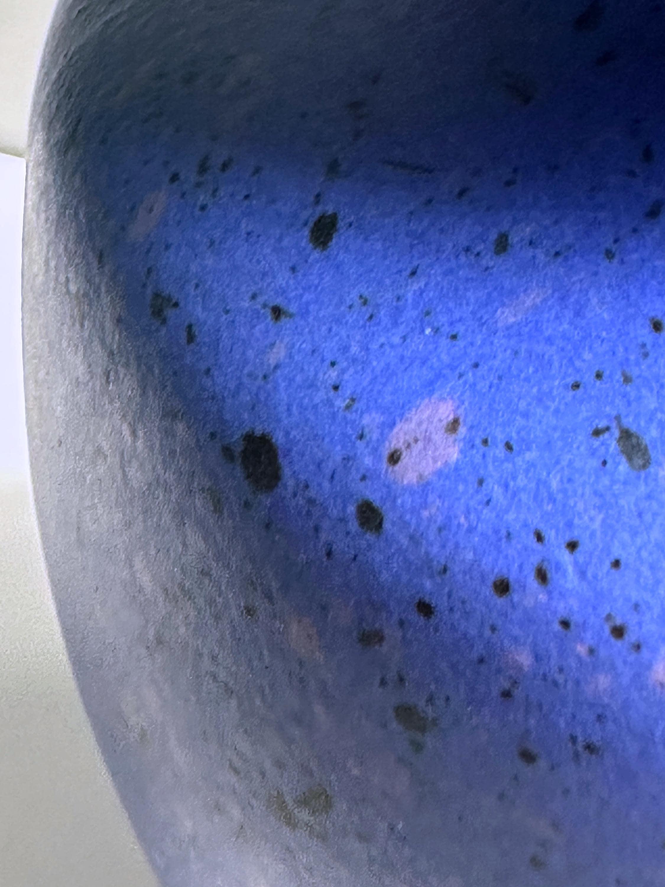MF Design Keramikvase in Blau mit Sprenkeln