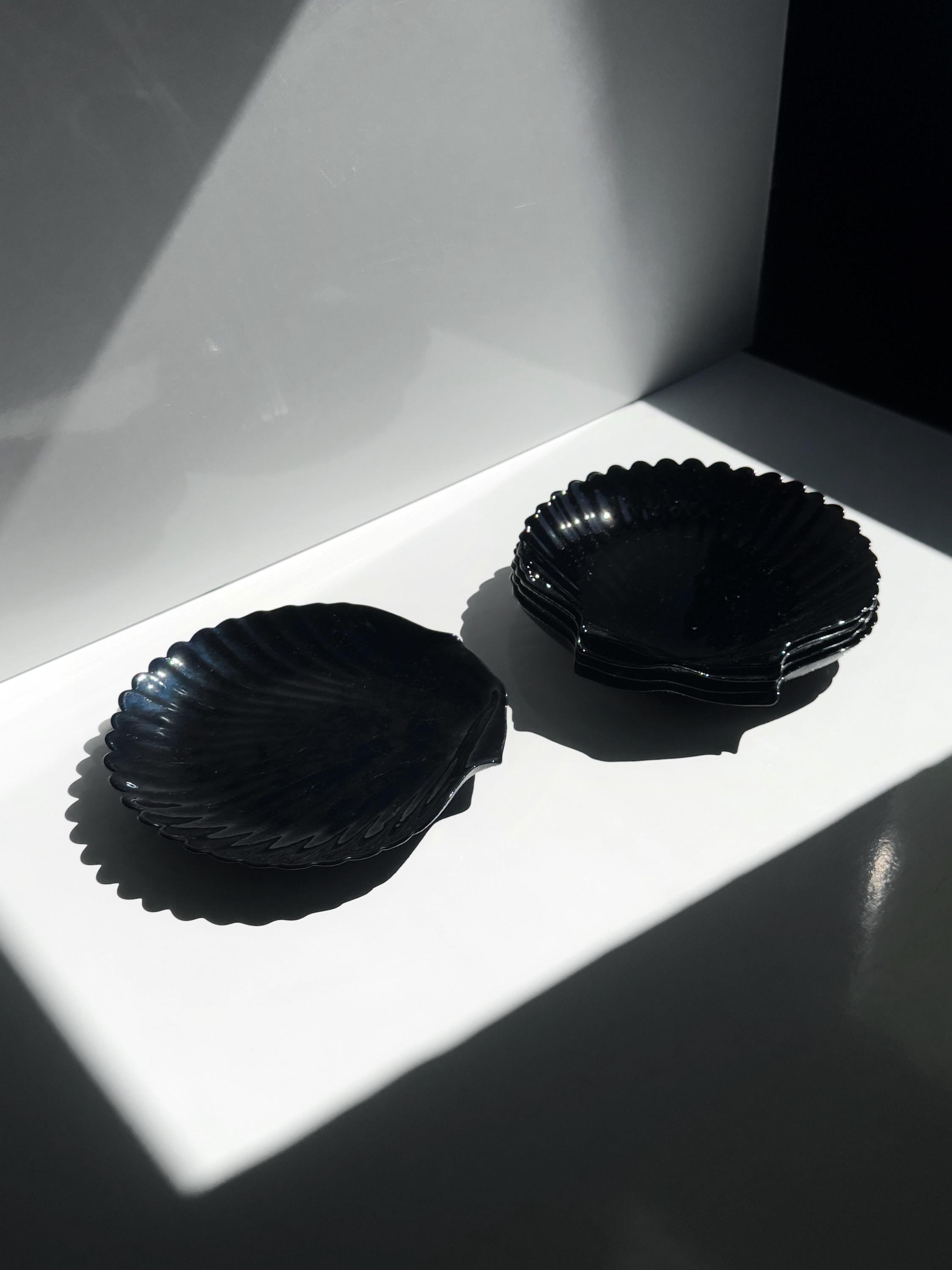 5 Arcoroc „Coquillage“ Muschelteller aus schwarzem Glas