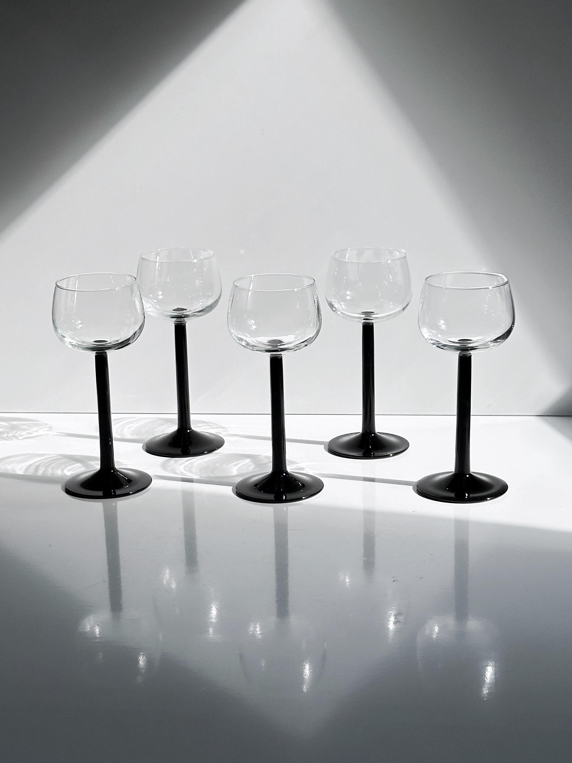 5 Luminarc Domino Weingläser mit schwarzem Stiel
